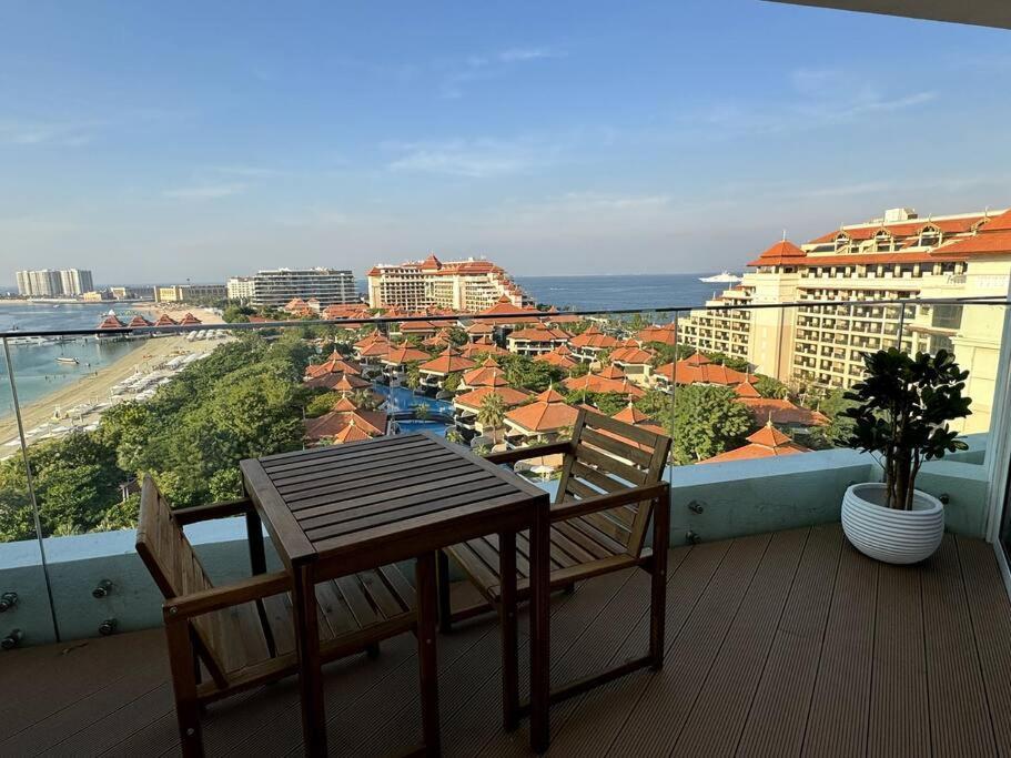 Luxury Mina Azizi Palm Jumeirah-private Beach Apartment Dubai
