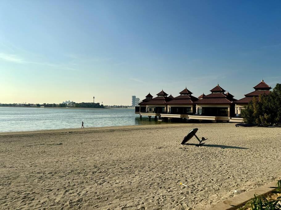 Luxury Mina Azizi Palm Jumeirah-private Beach Apartment