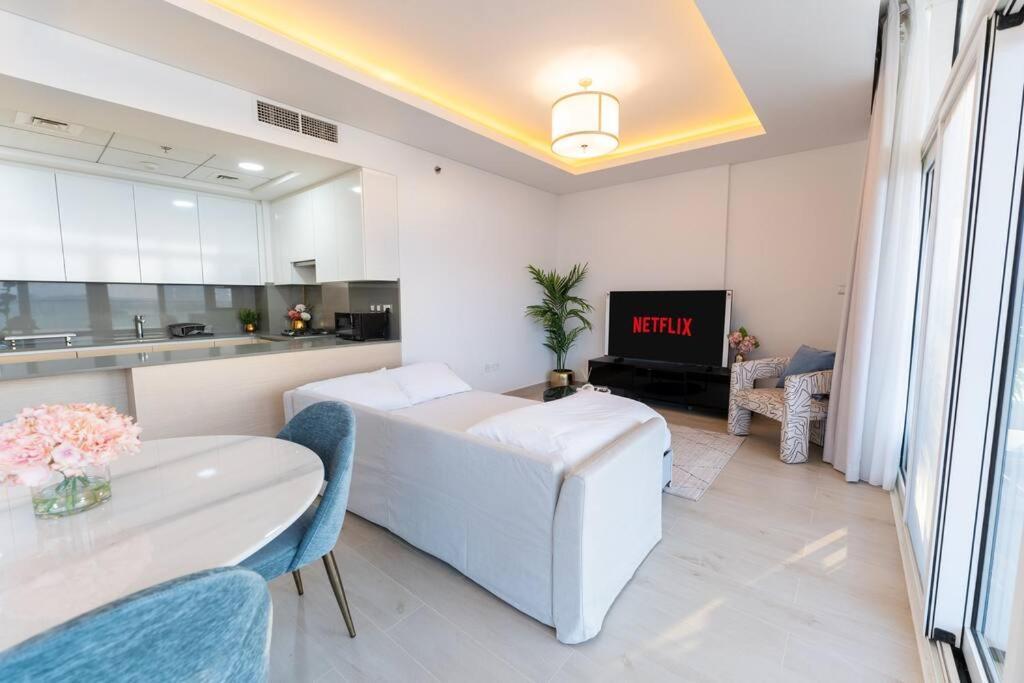 Luxury Mina Azizi Palm Jumeirah-private Beach Dubai