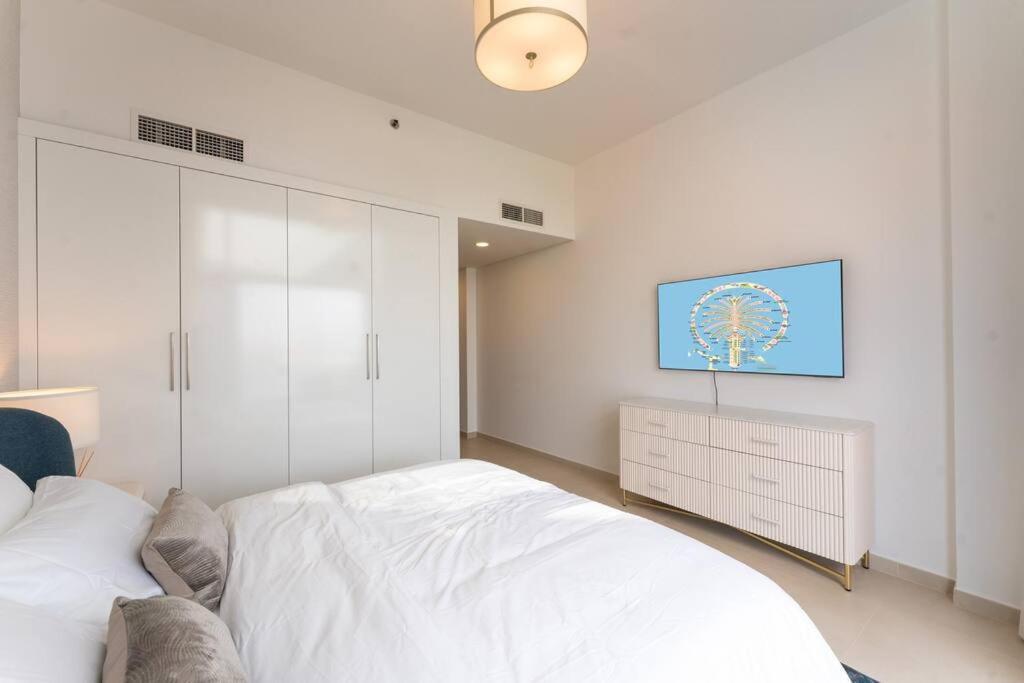 Luxury Mina Azizi Palm Jumeirah-private Beach Apartment