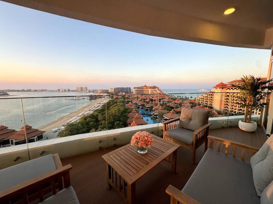 Luxury Mina Azizi Palm Jumeirah-private Beach Dubai