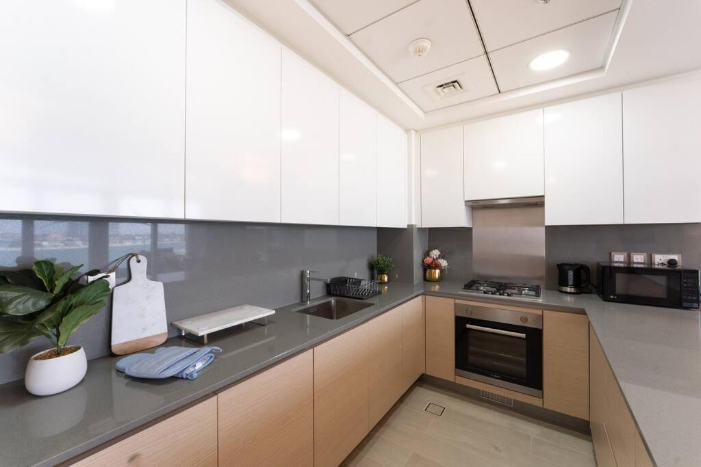 Apartment Luxury Mina Azizi Palm Jumeirah-private Beach Dubai