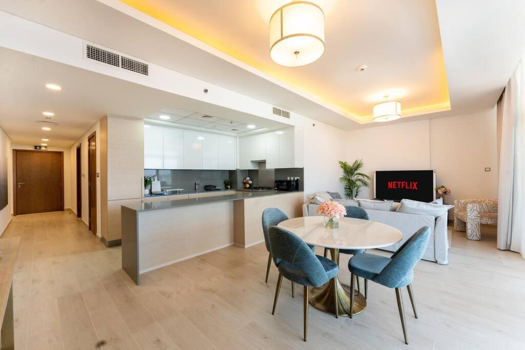Luxury Mina Azizi Palm Jumeirah-private Beach Apartment