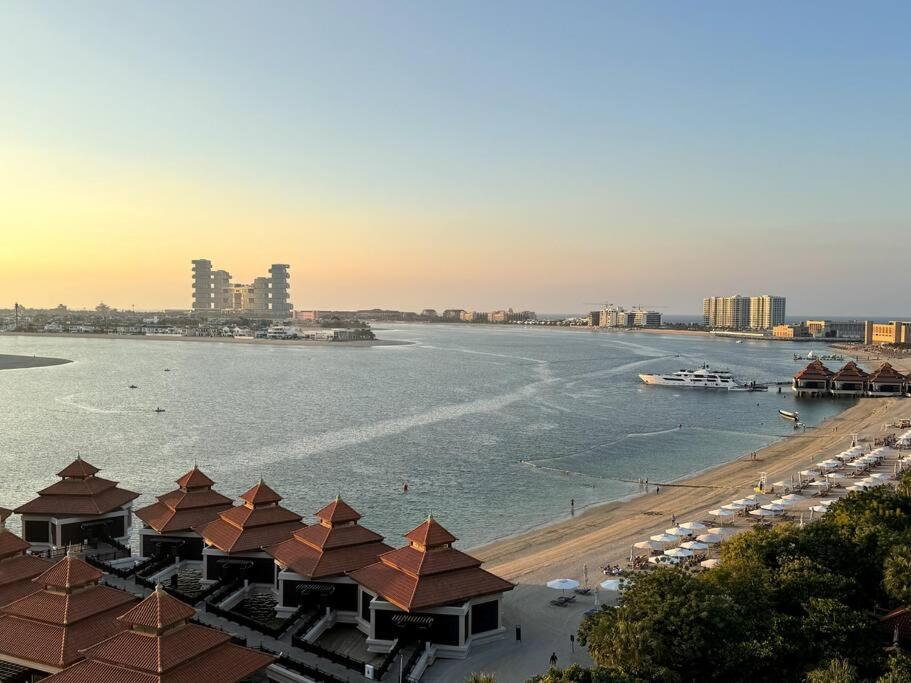 Apartment Luxury Mina Azizi Palm Jumeirah-private Beach Dubai