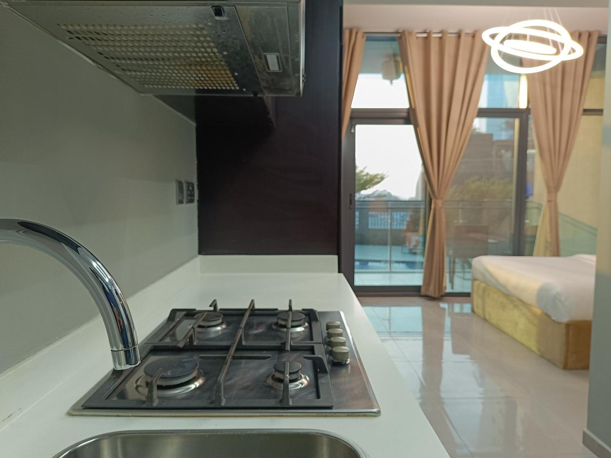 Brown Stone - Pool & City View Merano Dubai
