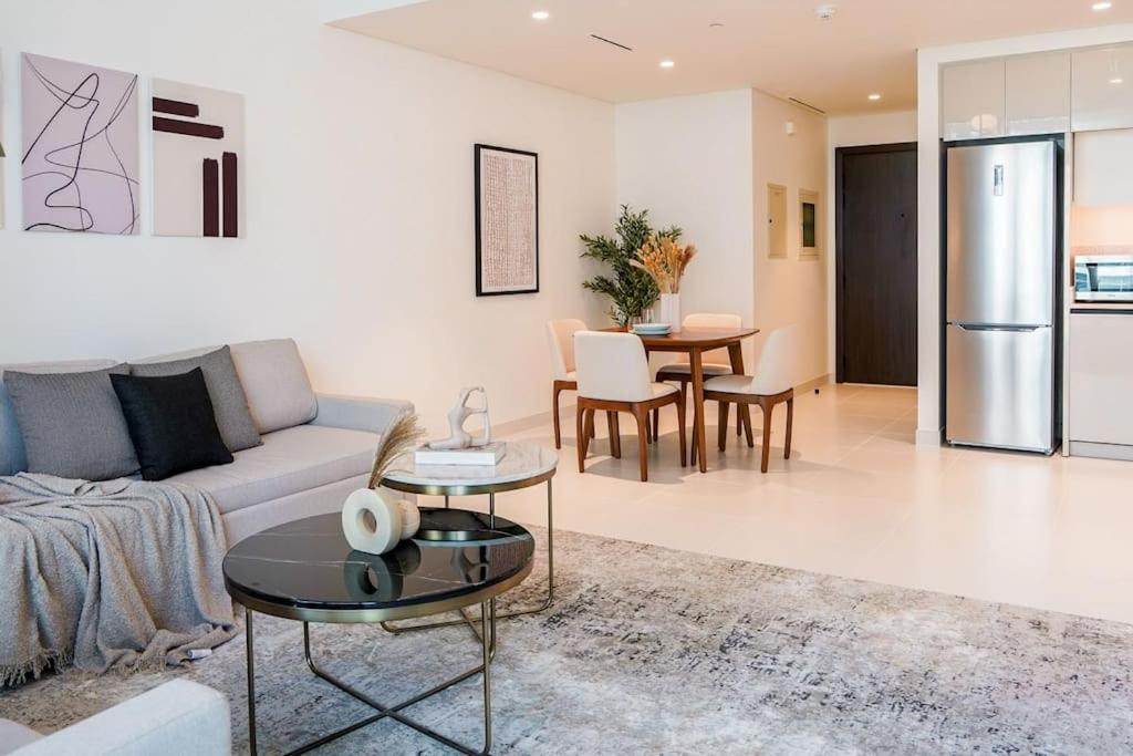 Beachfront Bliss - With Pool And Premium Amenities By Aya Boutique Apartment