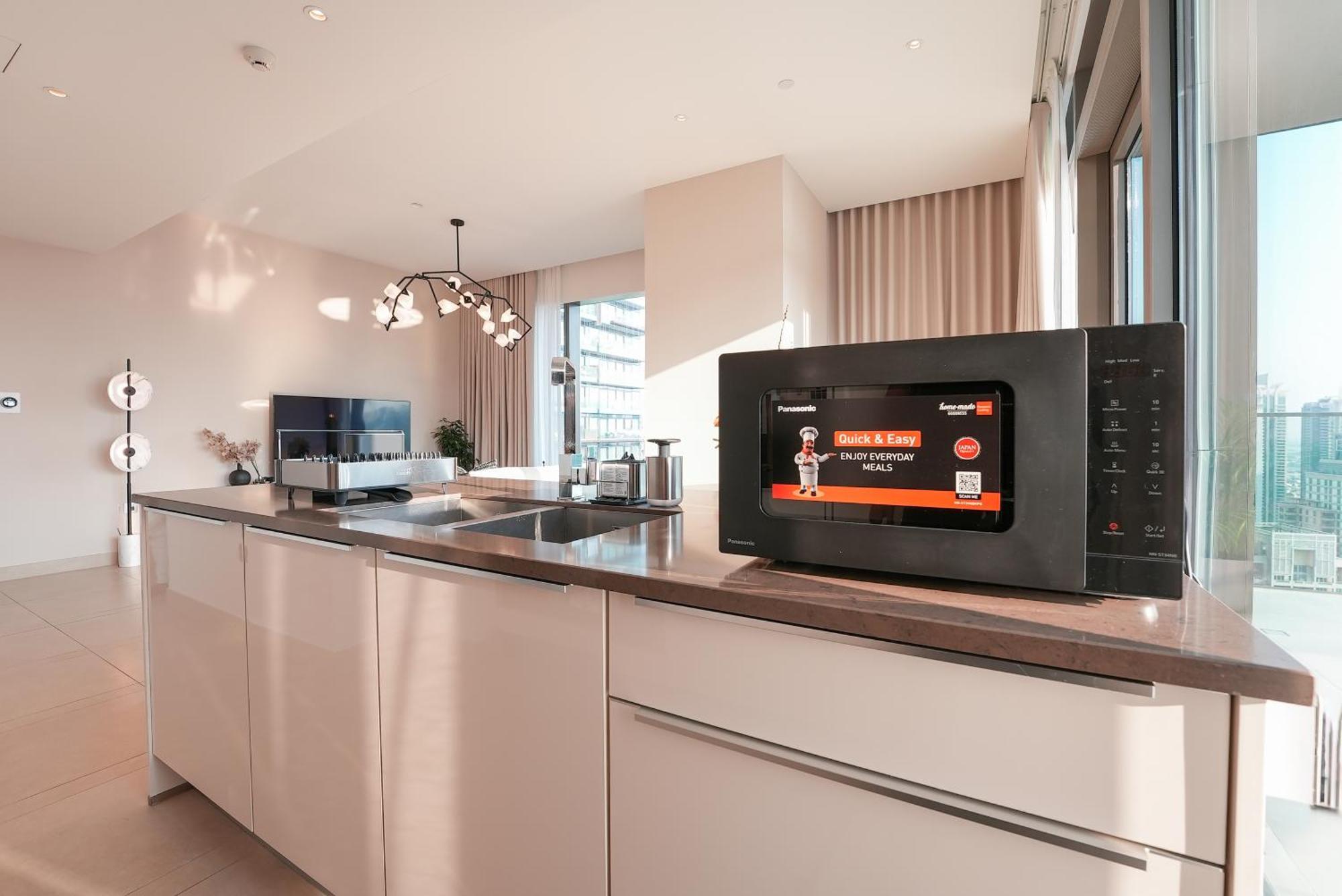 Luxe Living: Spacious Waterfront 2br In Marina Gate Apartment *