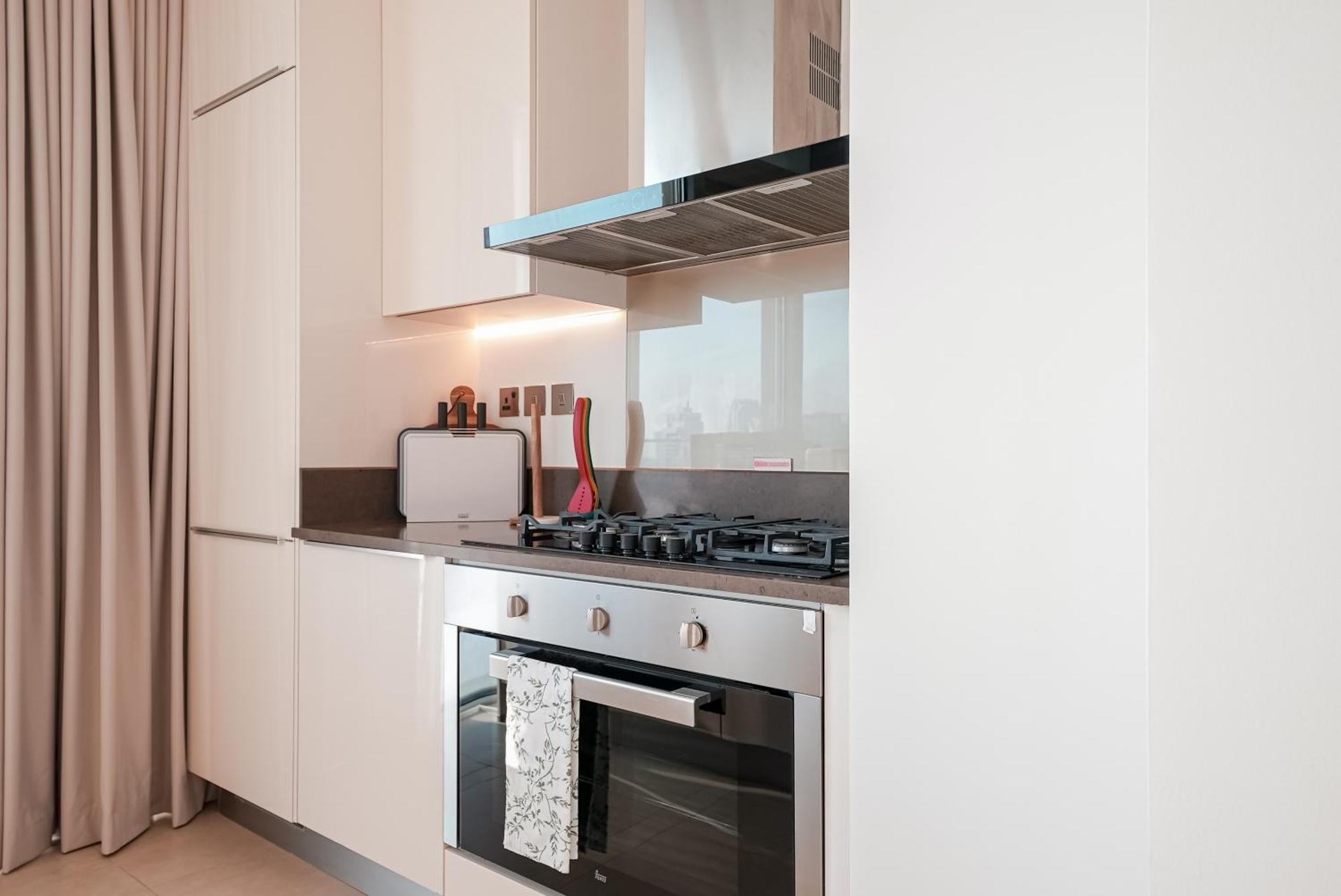 Apartment Luxe Living: Spacious Waterfront 2br In Marina Gate