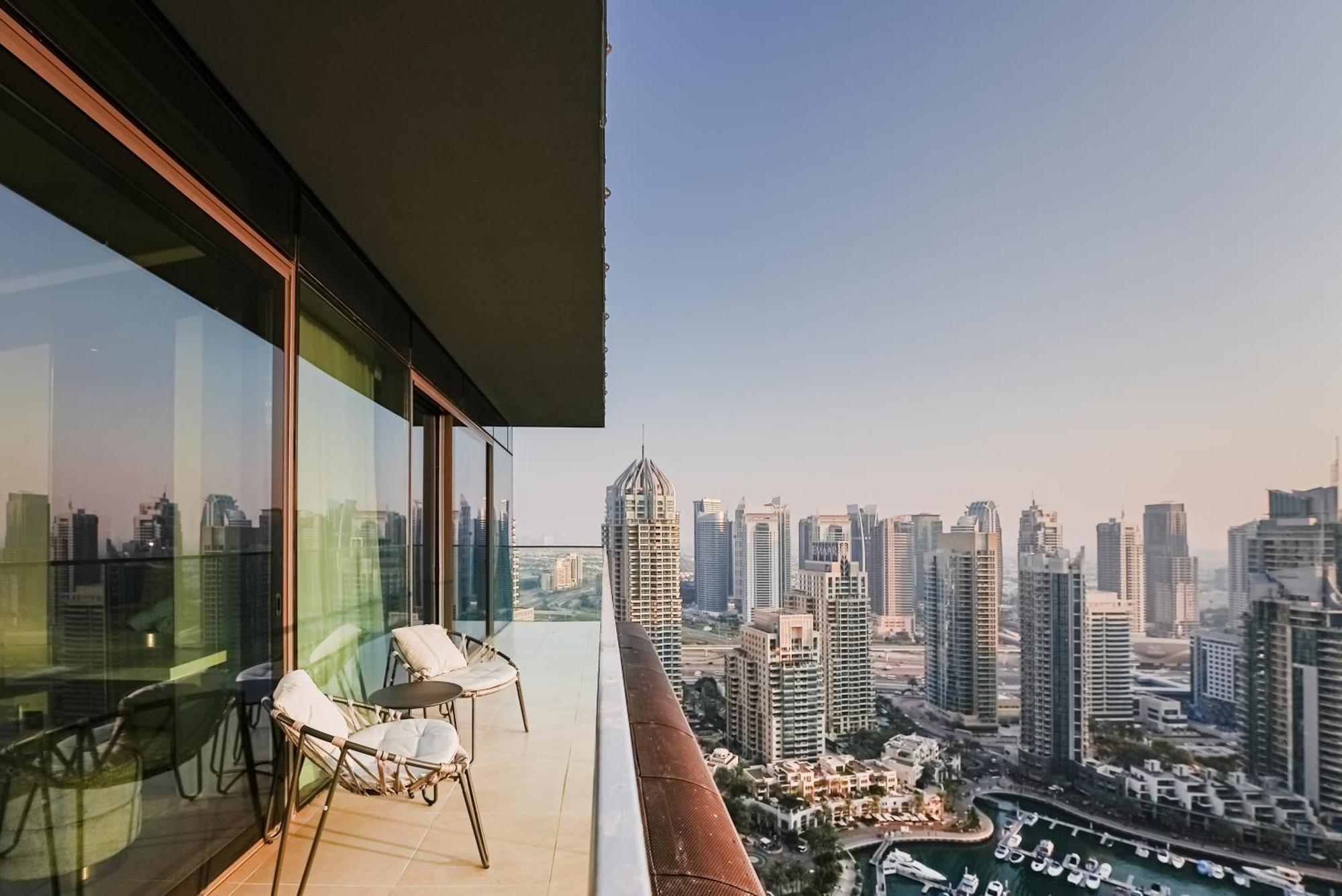 Apartment Luxe Living: Spacious Waterfront 2br In Marina Gate *
