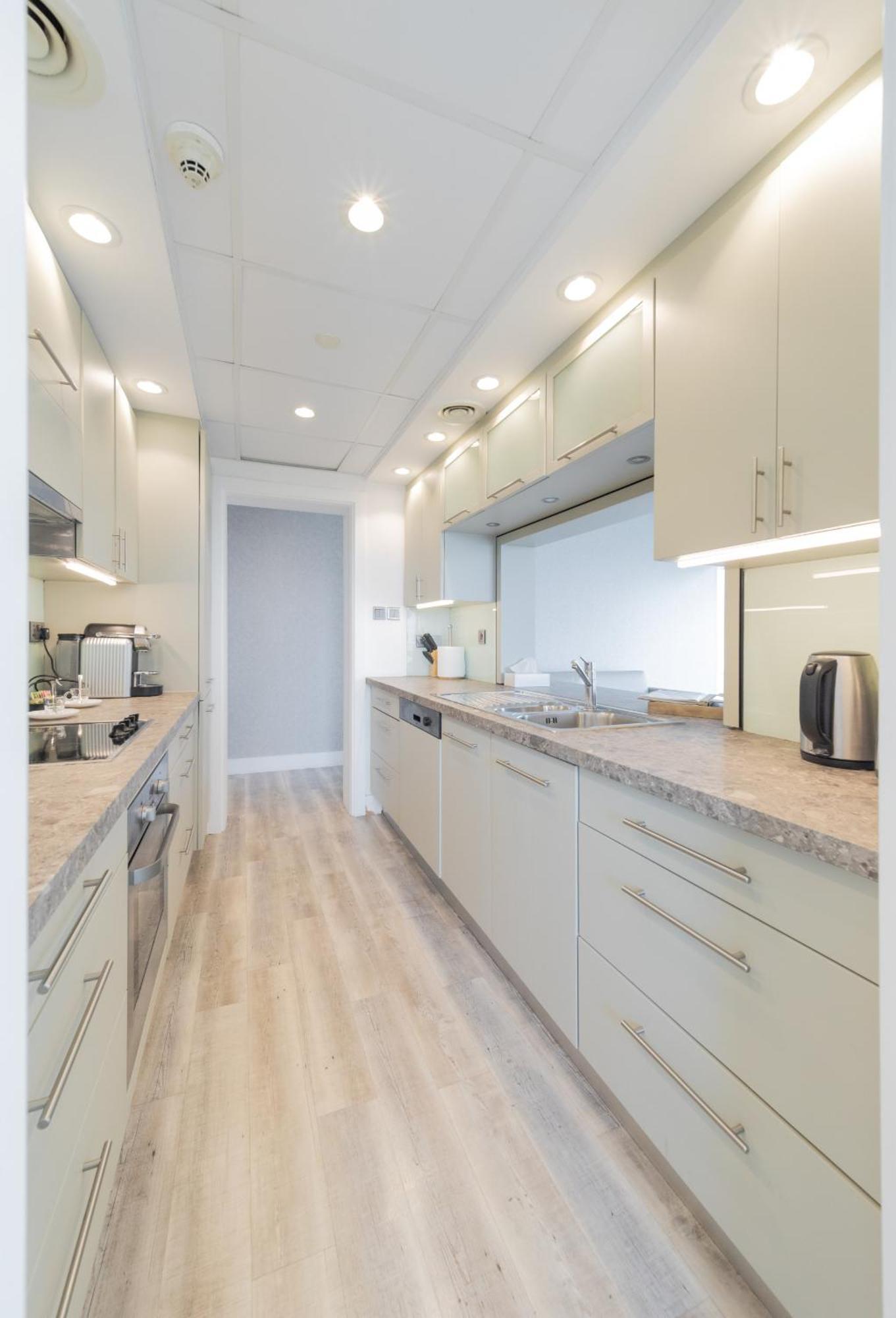 Boutique Living - Burj Views - Renovated *