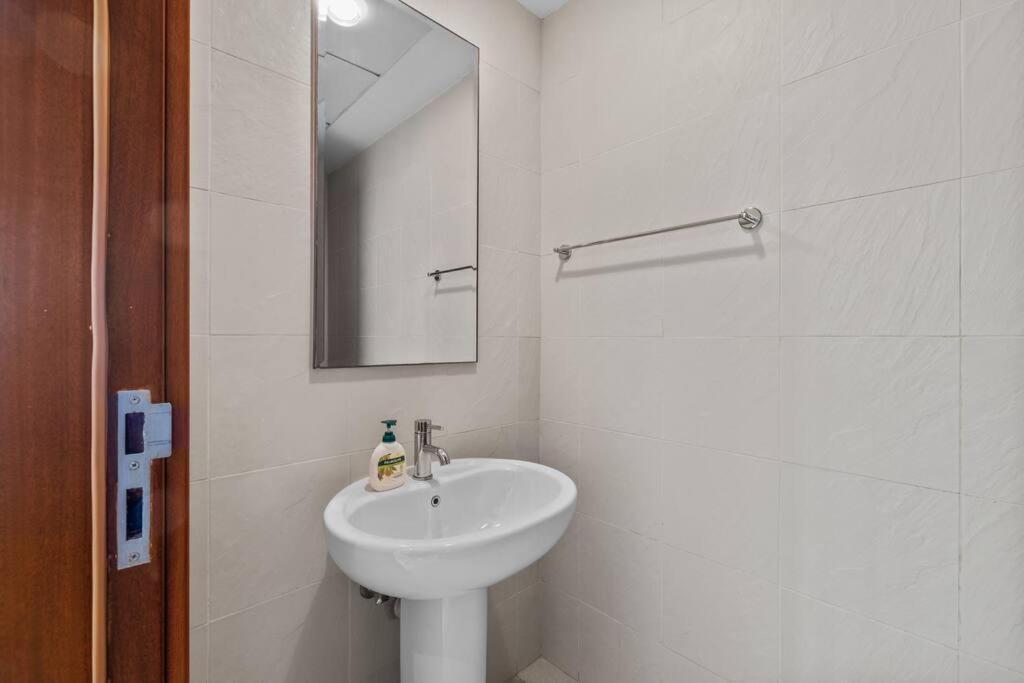 Stand Point Luxury Living In Downtown * Dubai