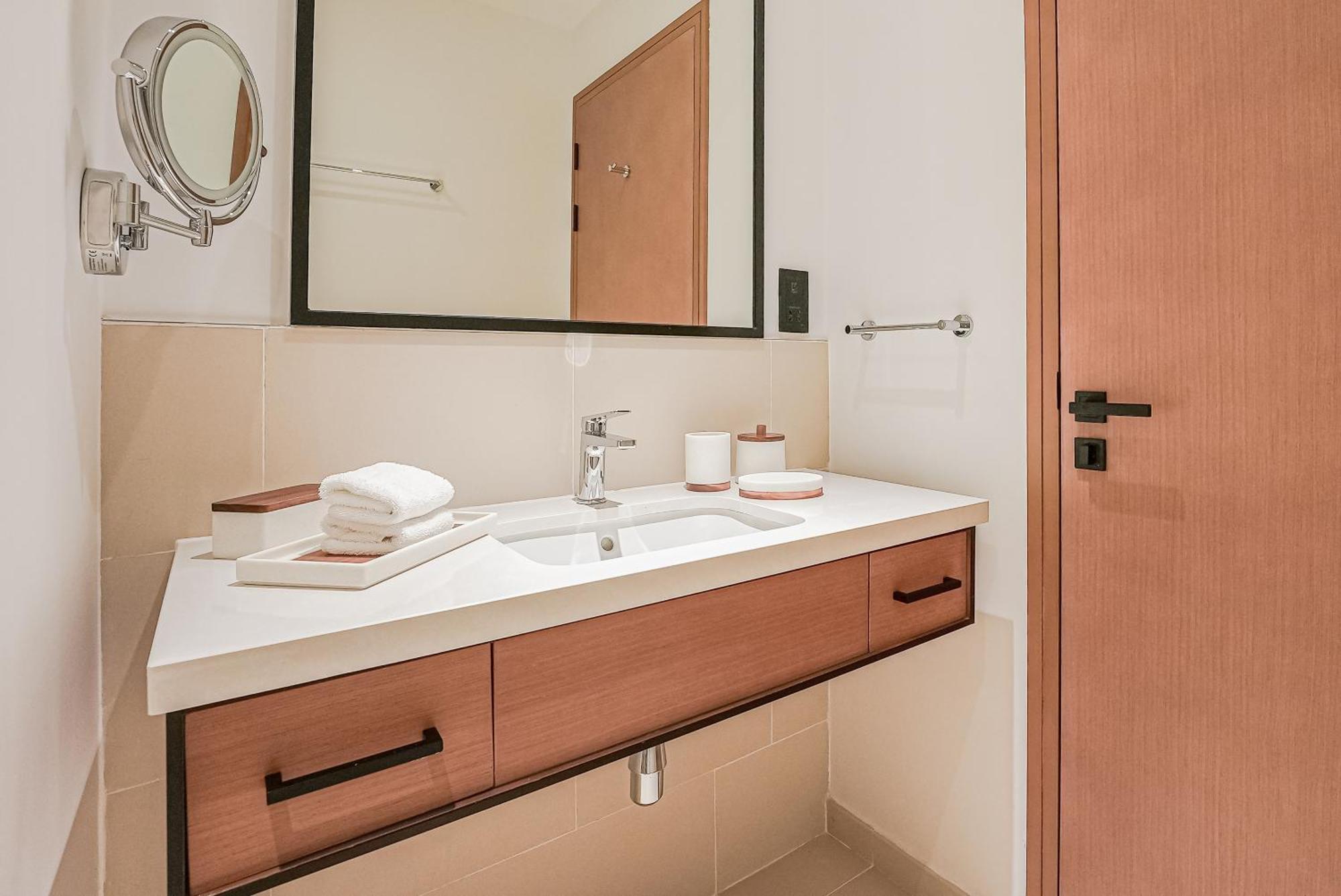 Apartment Modern 2br High Floor Haven In Vida Marina Dubai