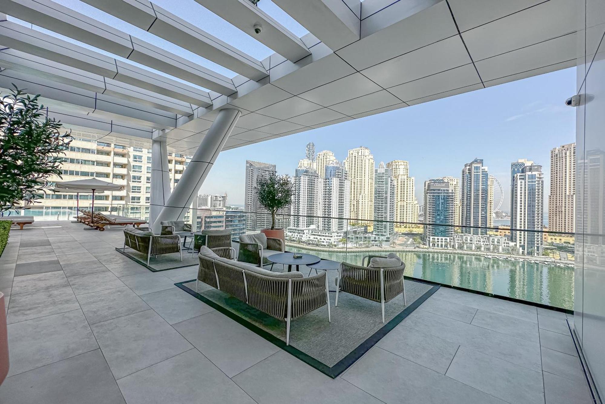Modern 2br High Floor Haven In Vida Marina Dubai