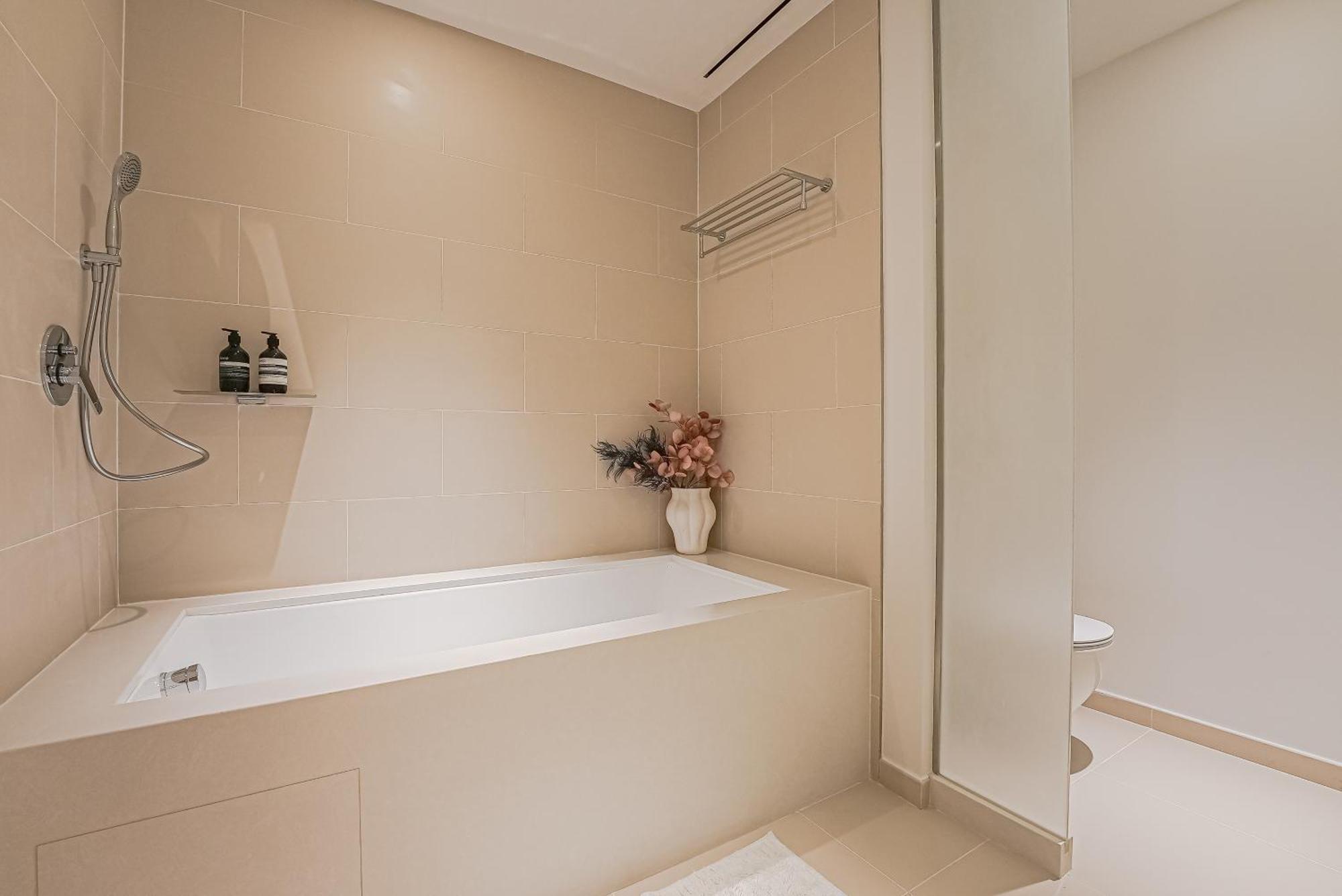 Modern 2br High Floor Haven In Vida Marina Apartment