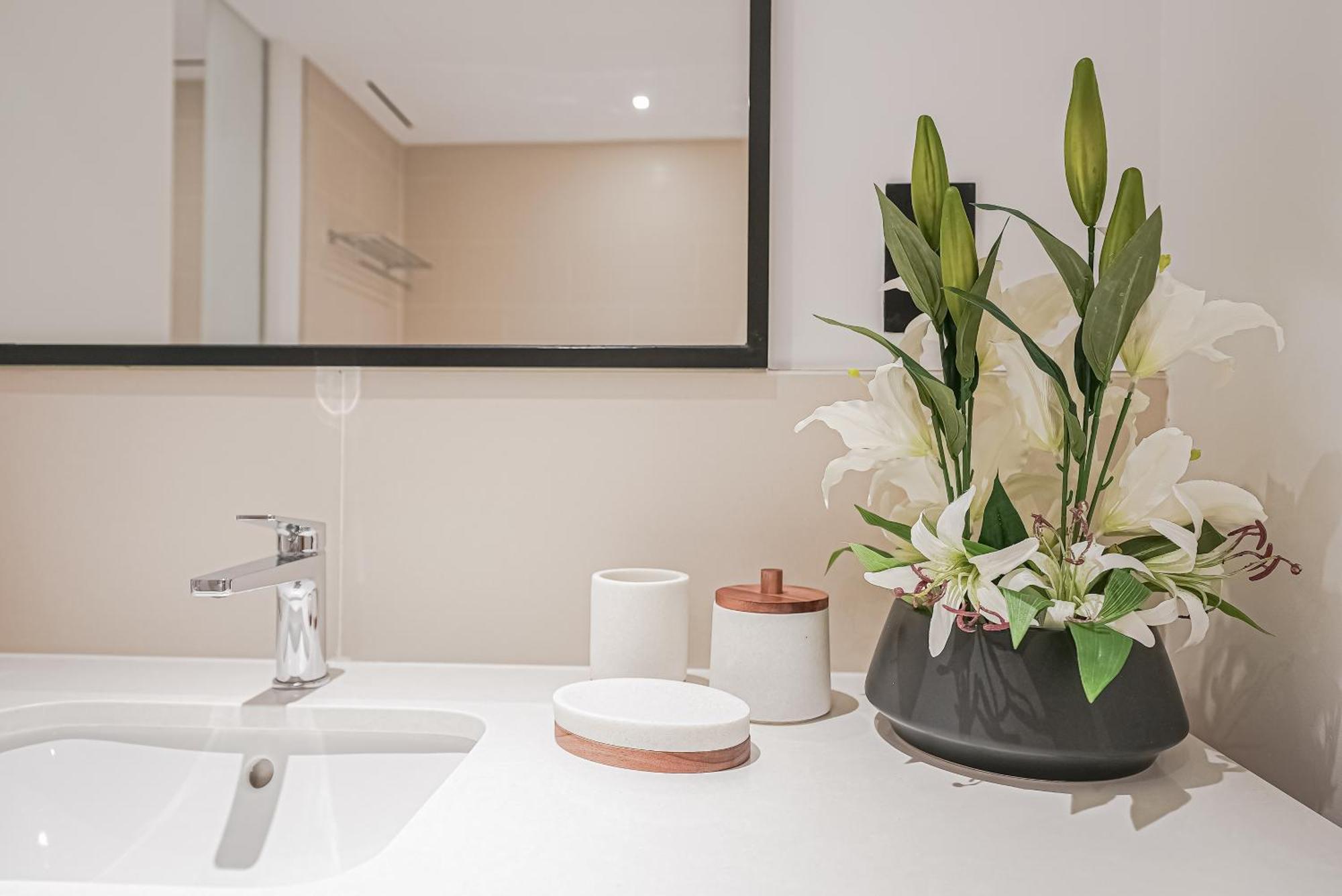 Modern 2br High Floor Haven In Vida Marina *