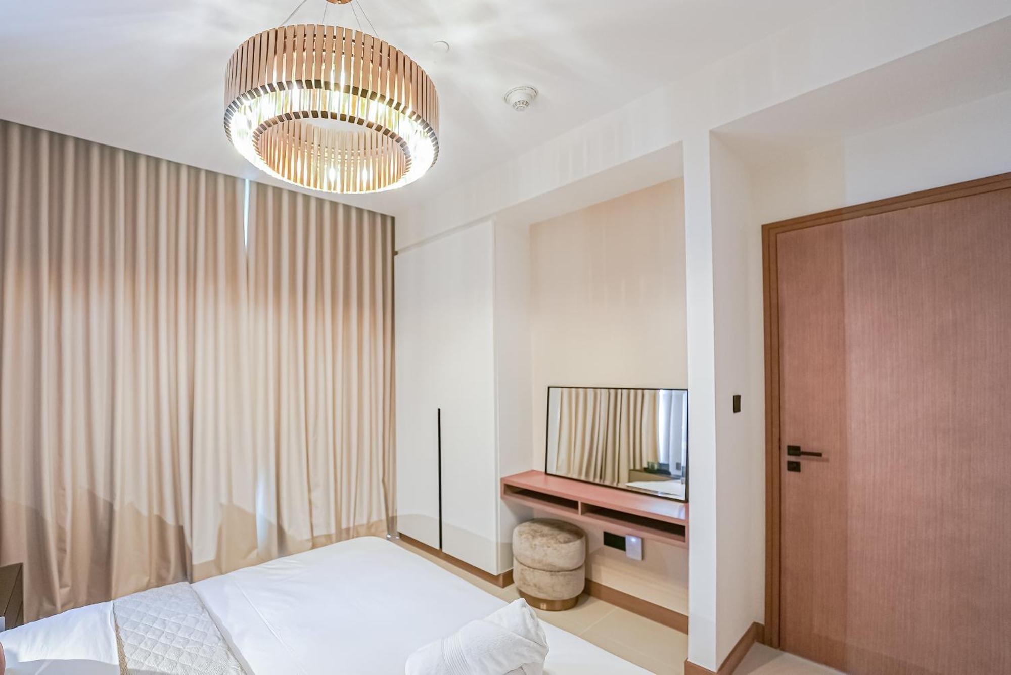 Apartment Modern 2br High Floor Haven In Vida Marina *
