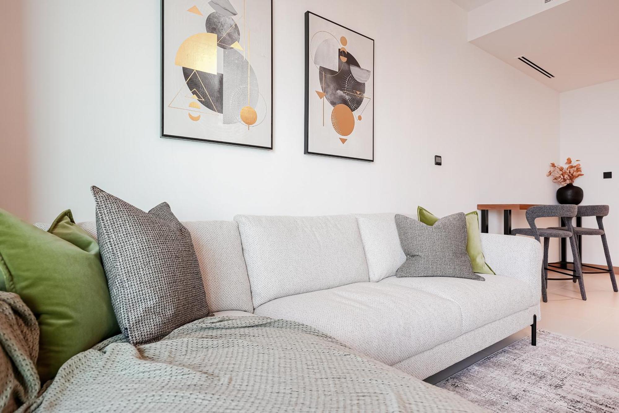Modern 2br High Floor Haven In Vida Marina Dubai