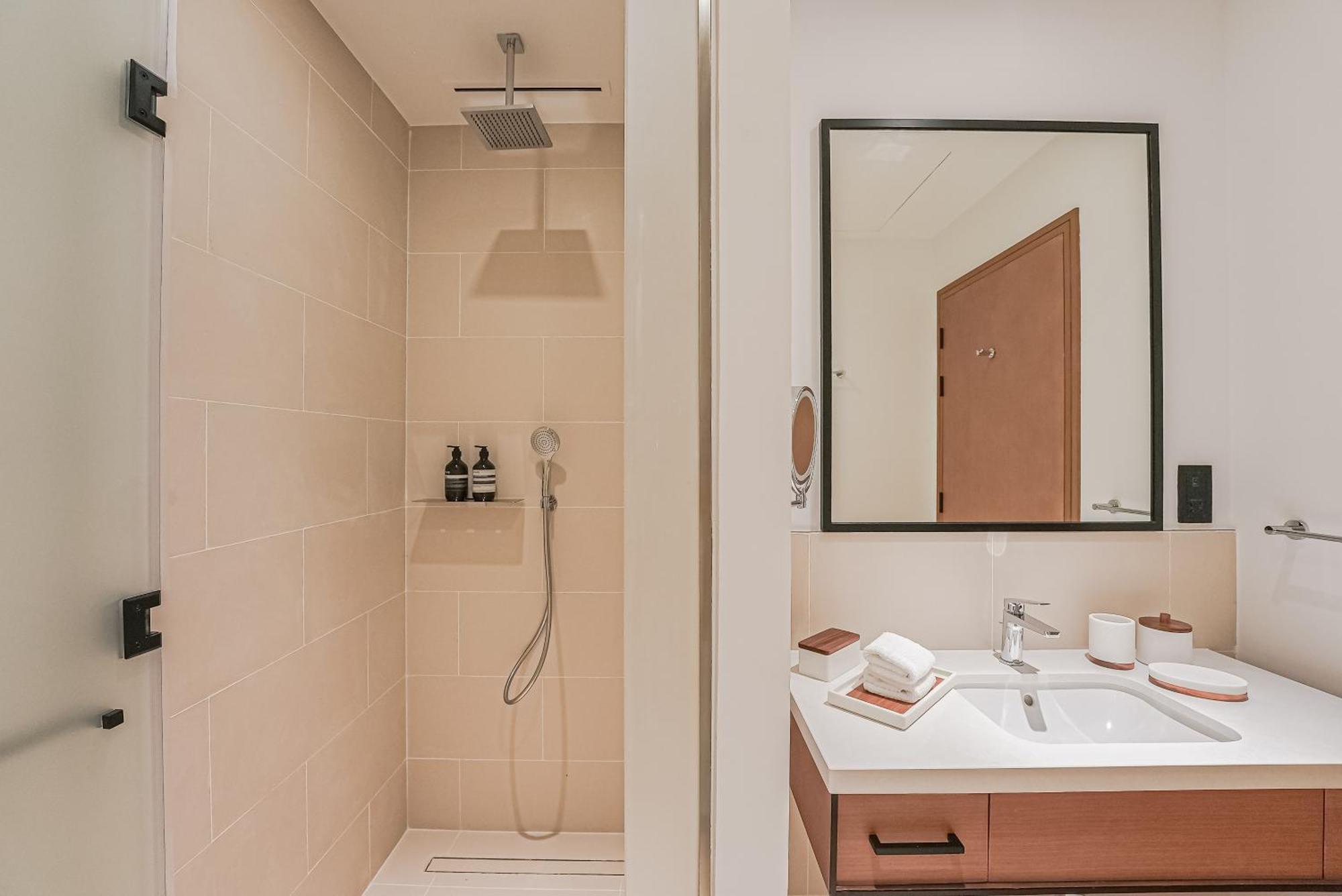 Modern 2br High Floor Haven In Vida Marina Apartment *