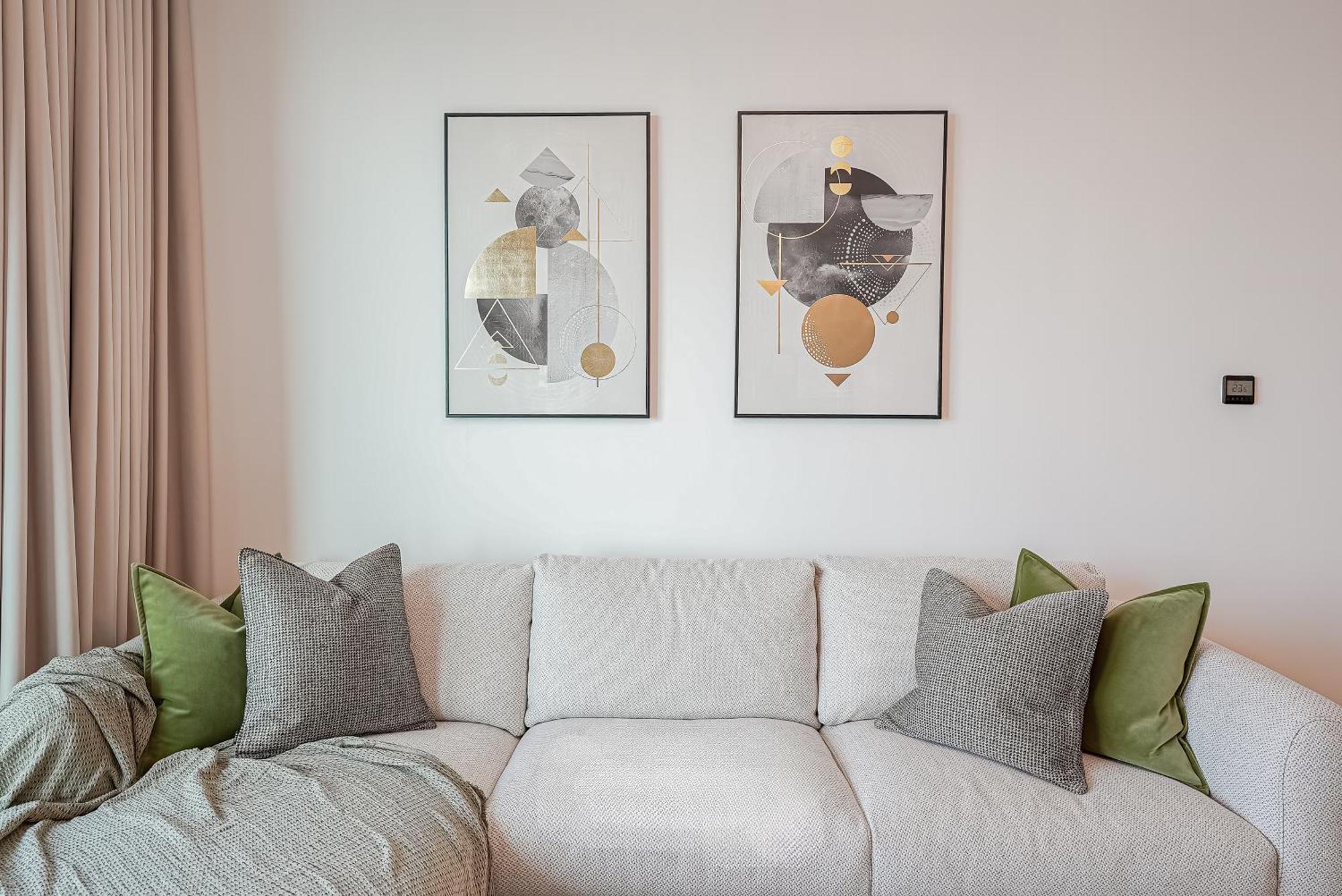 Modern 2br High Floor Haven In Vida Marina