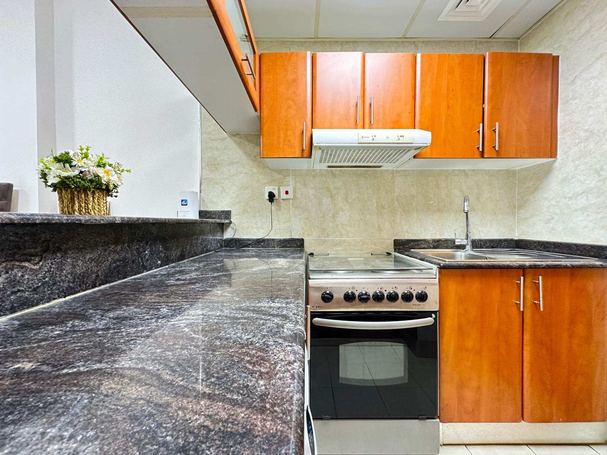 Brand New W/ Balcony In Center Of Marina Apartment Dubai