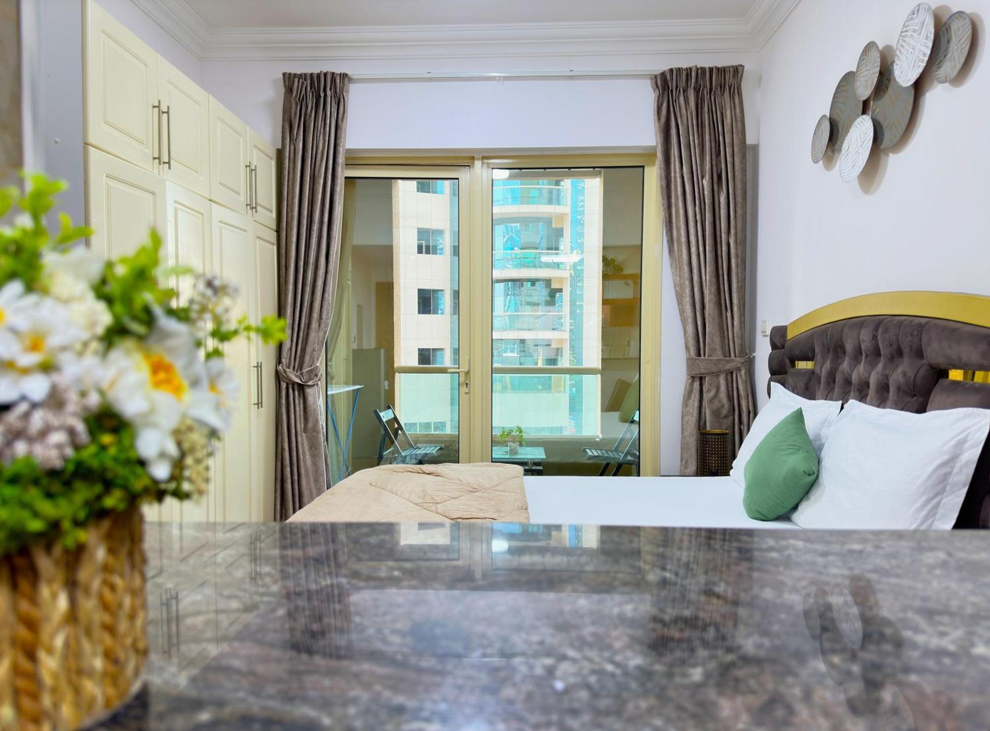 Apartment Brand New W/ Balcony In Center Of Marina *