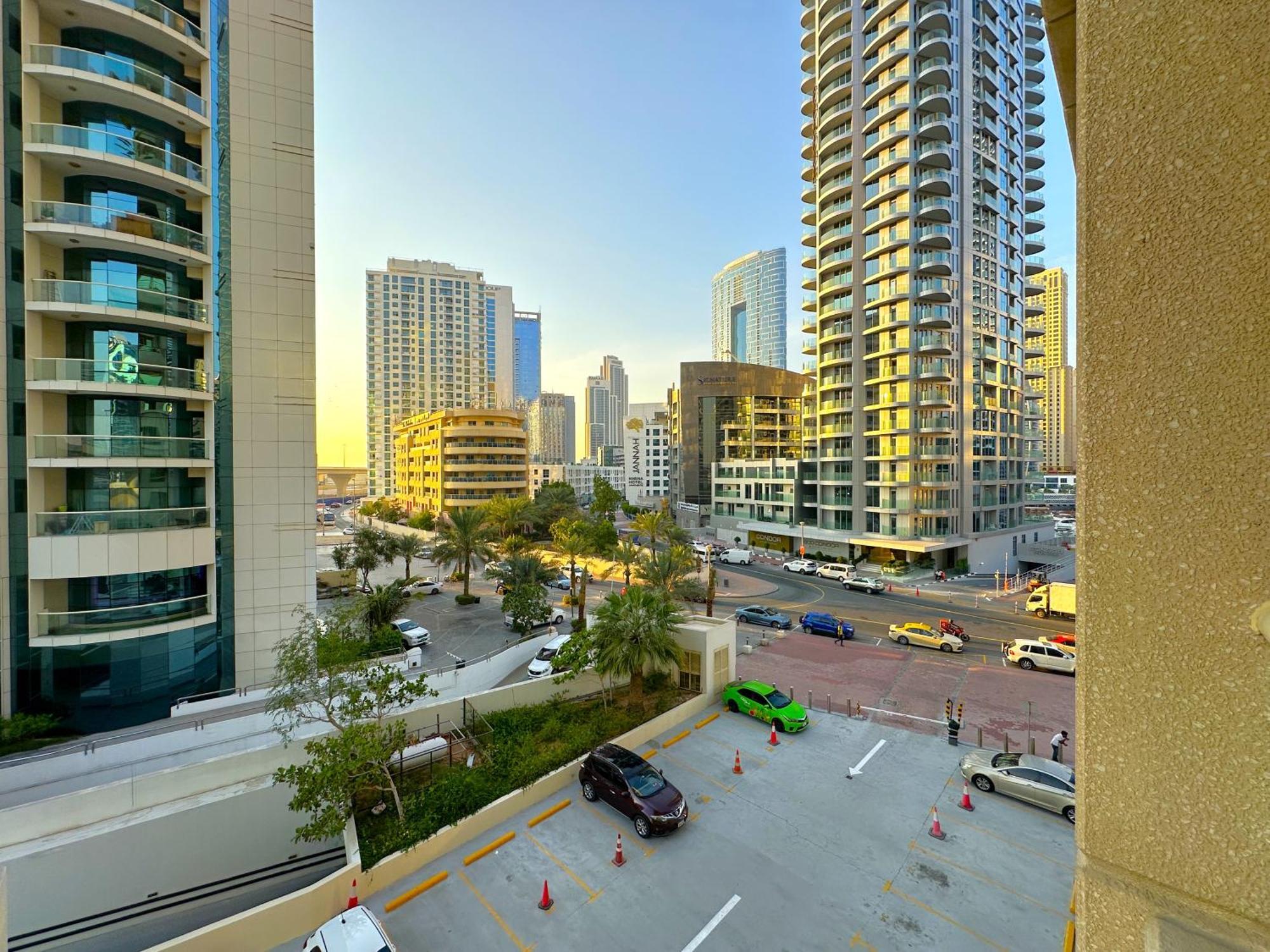 Brand New W/ Balcony In Center Of Marina * Dubai
