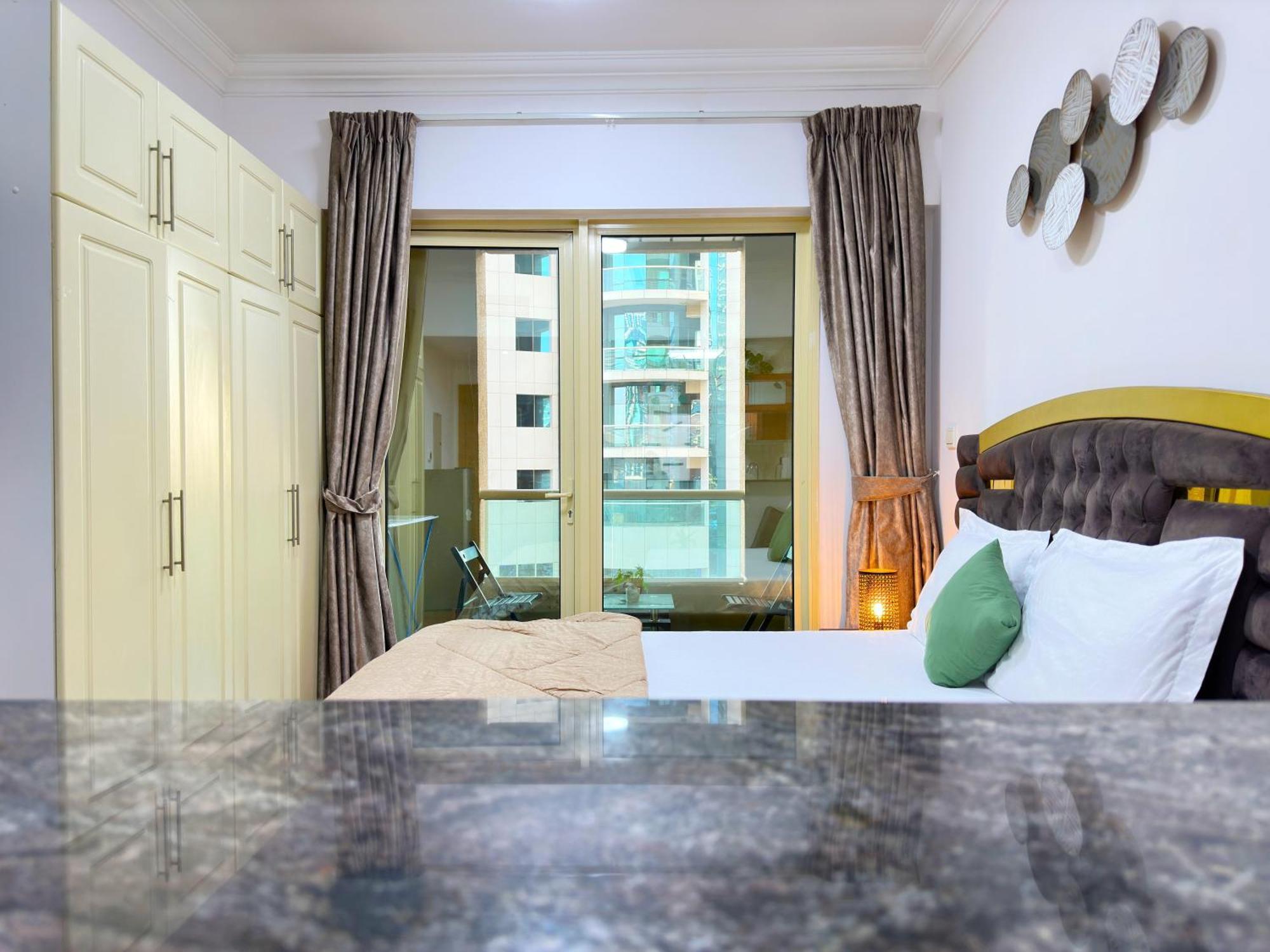 Brand New W/ Balcony In Center Of Marina Dubai