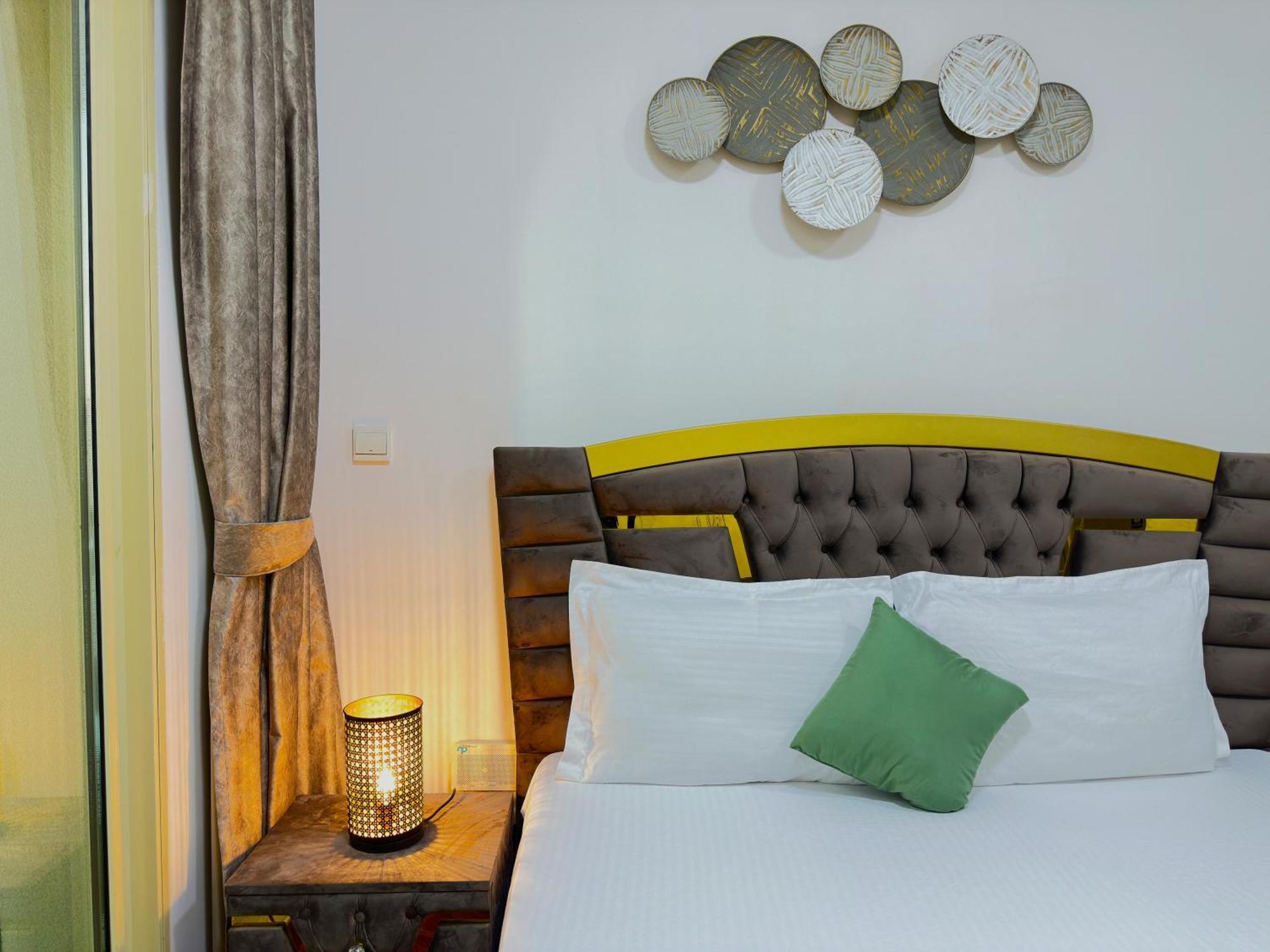 Brand New W/ Balcony In Center Of Marina Dubai