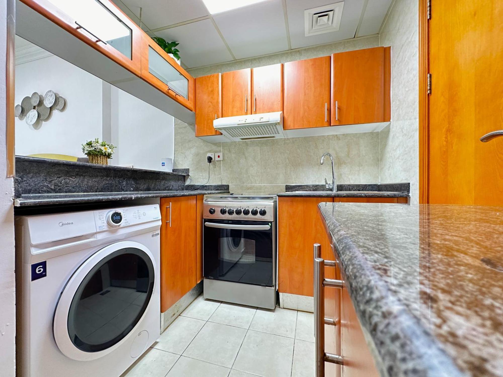 Brand New W/ Balcony In Center Of Marina * Dubai