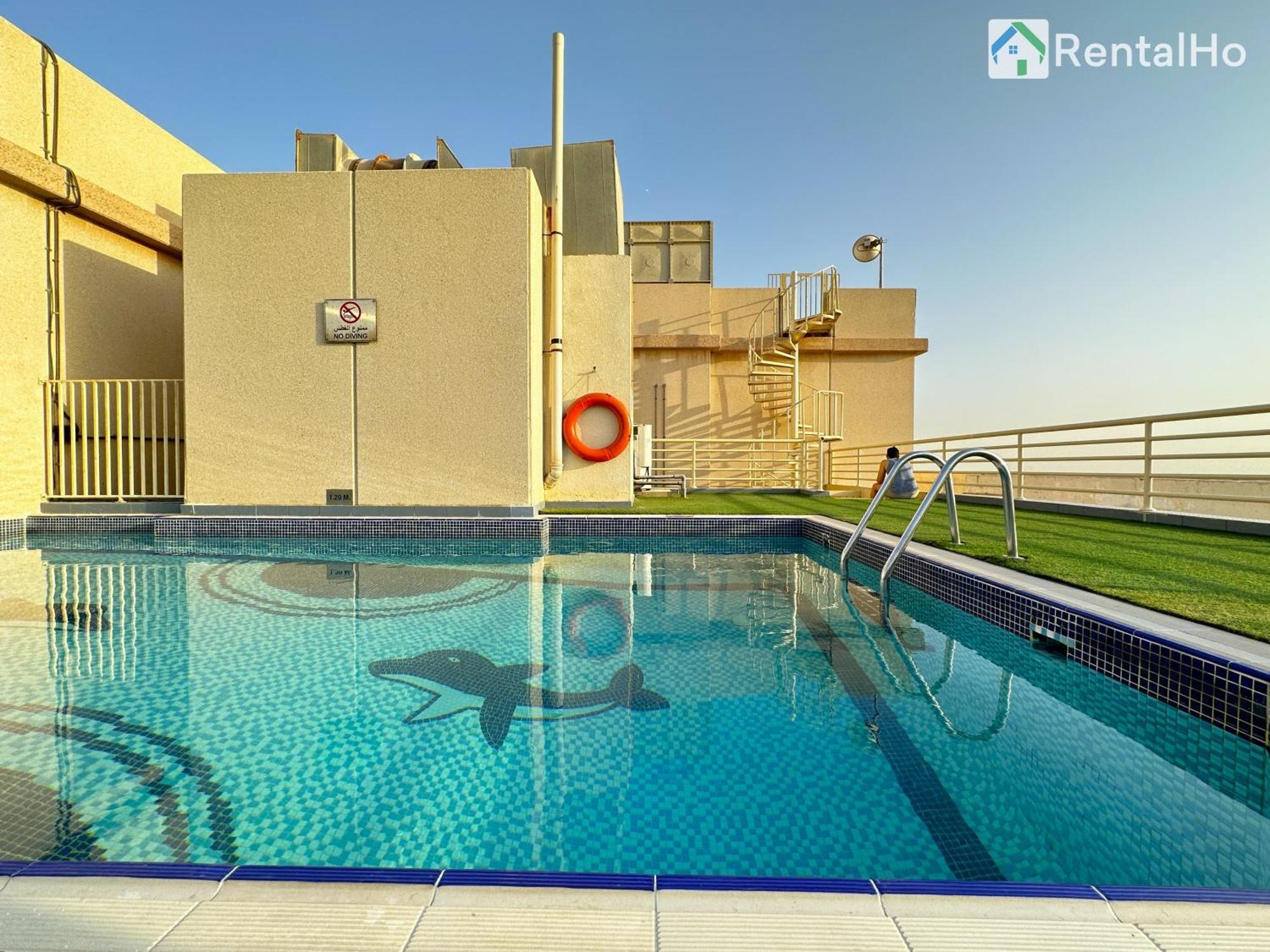 Brand New W/ Balcony In Center Of Marina