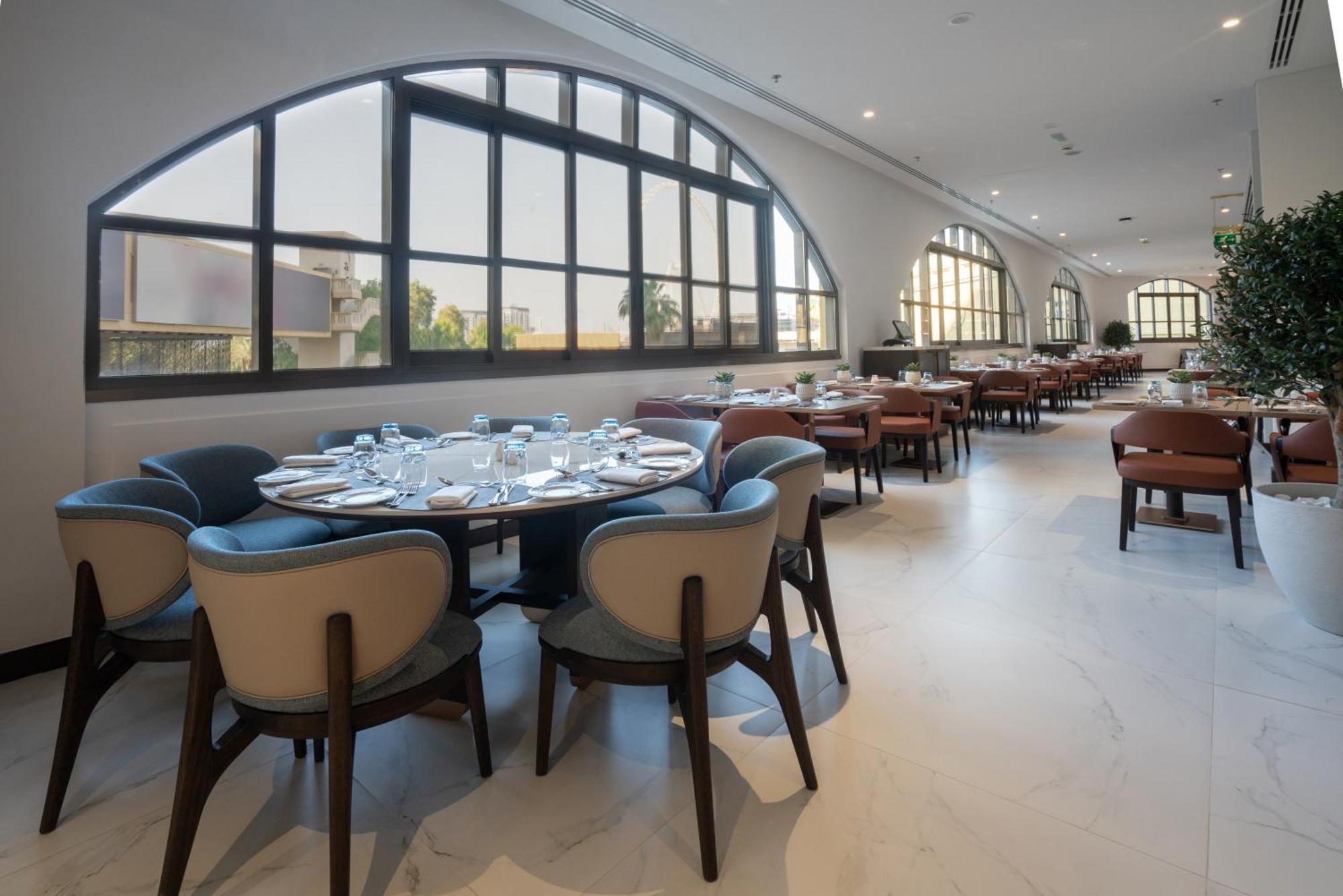 Amwaj Rotana, Jumeirah -