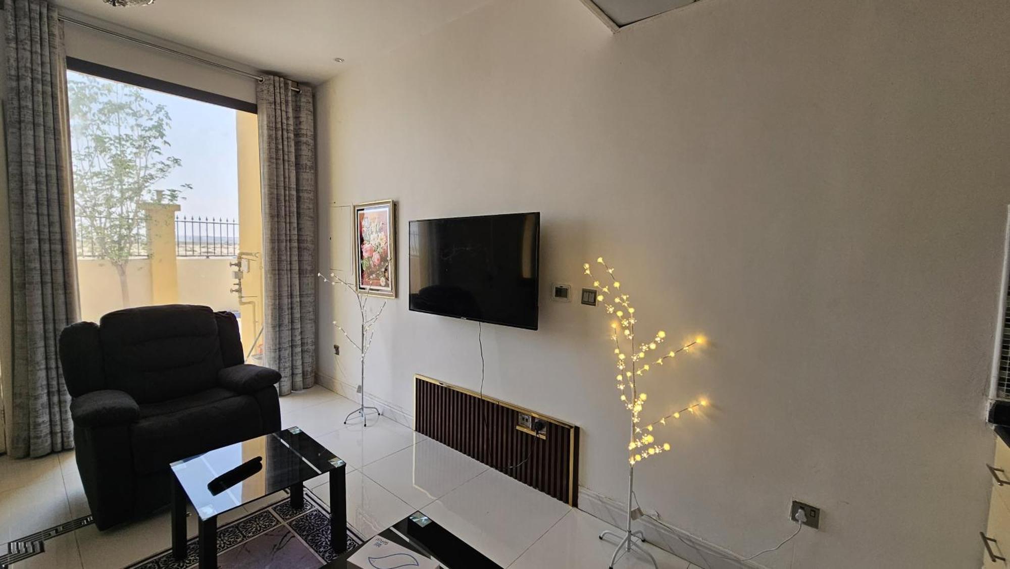 Guest house In - Amazing One-bedroom Townhouse *