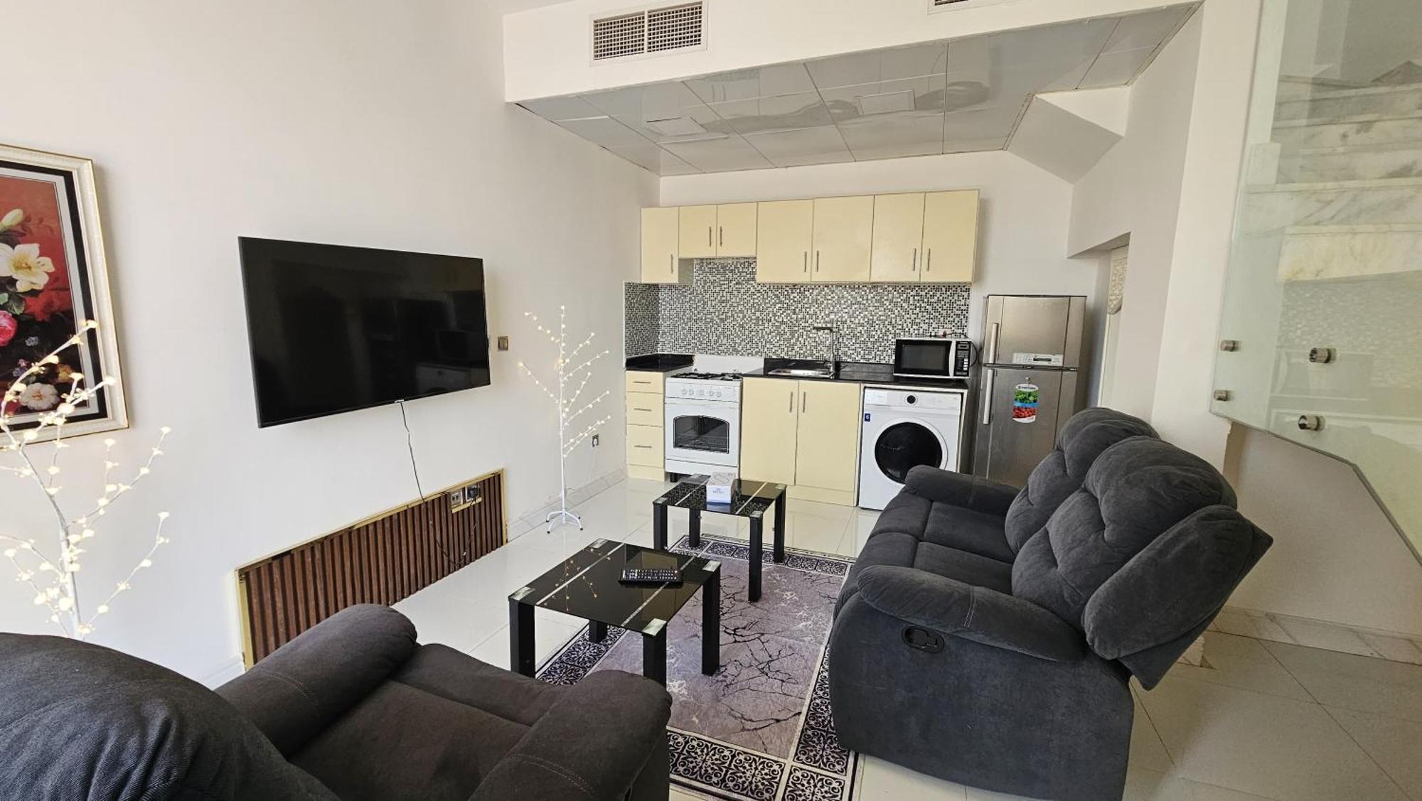 Guest house In - Amazing One-bedroom Townhouse *