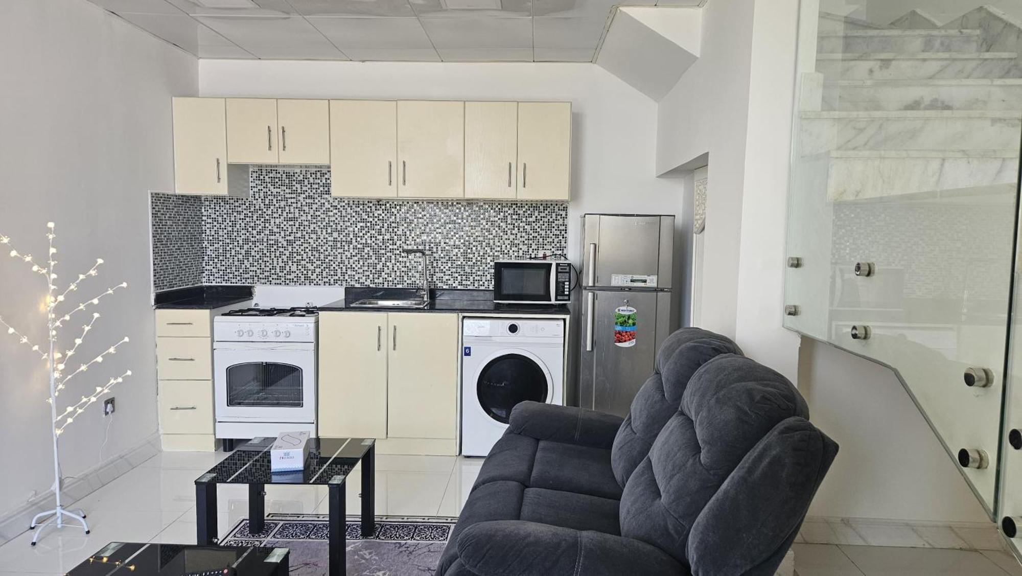 In - Amazing One-bedroom Townhouse *
