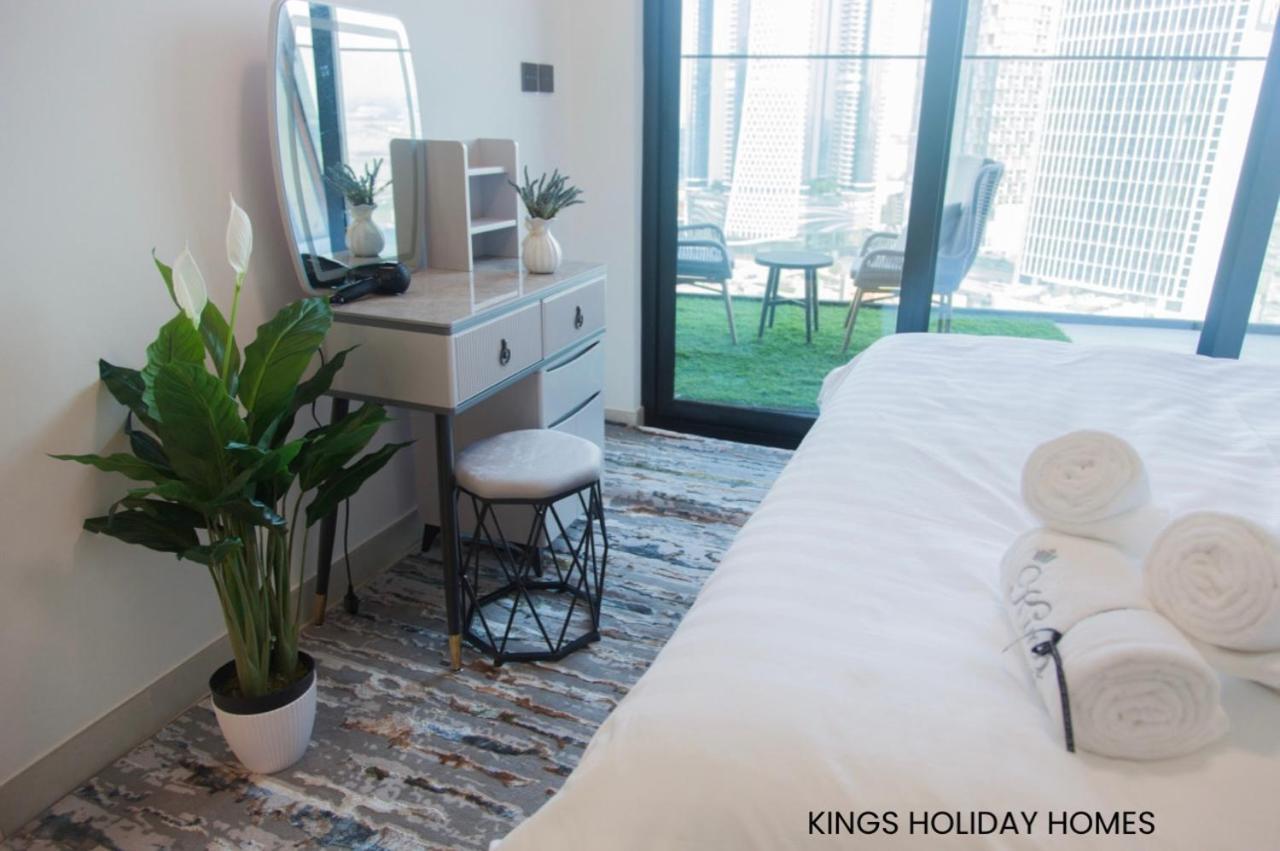 Binghatti Canal , Burj Khalifa View With Private Jacuzzi And Cinema Screen ,kings Dubai