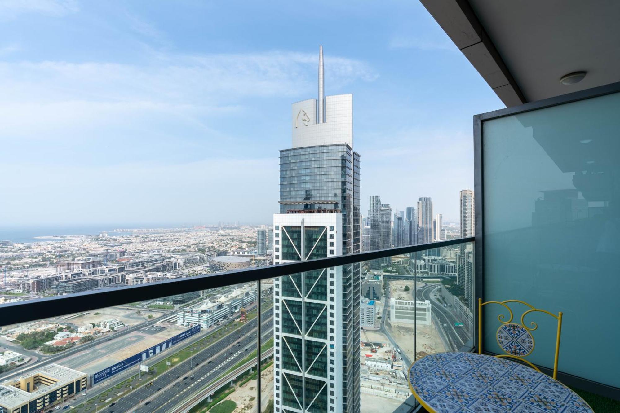 Lux Paramount Midtown I Ocean View Apartment Dubai