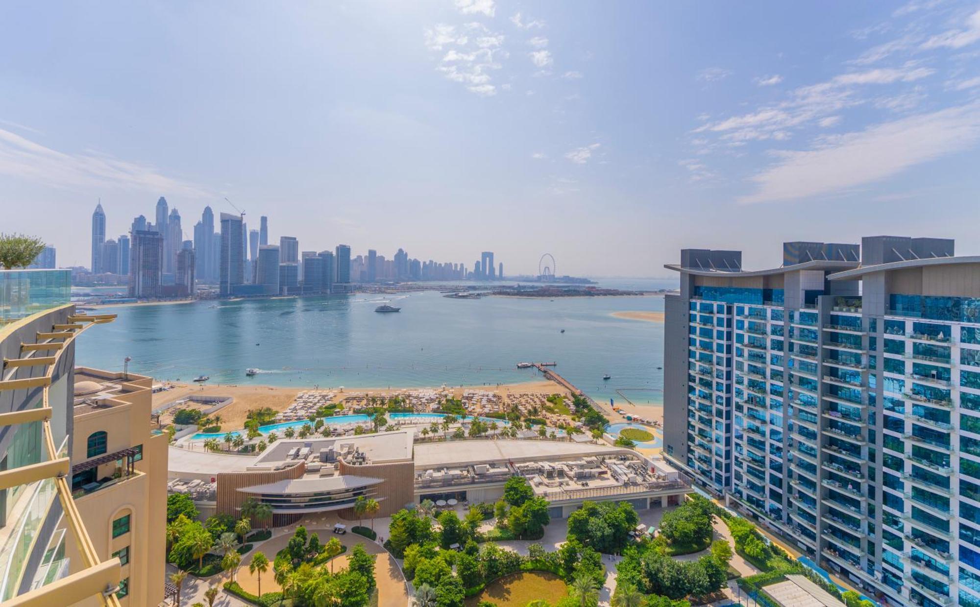 With Private Access At Palm Jumeirah * Dubai
