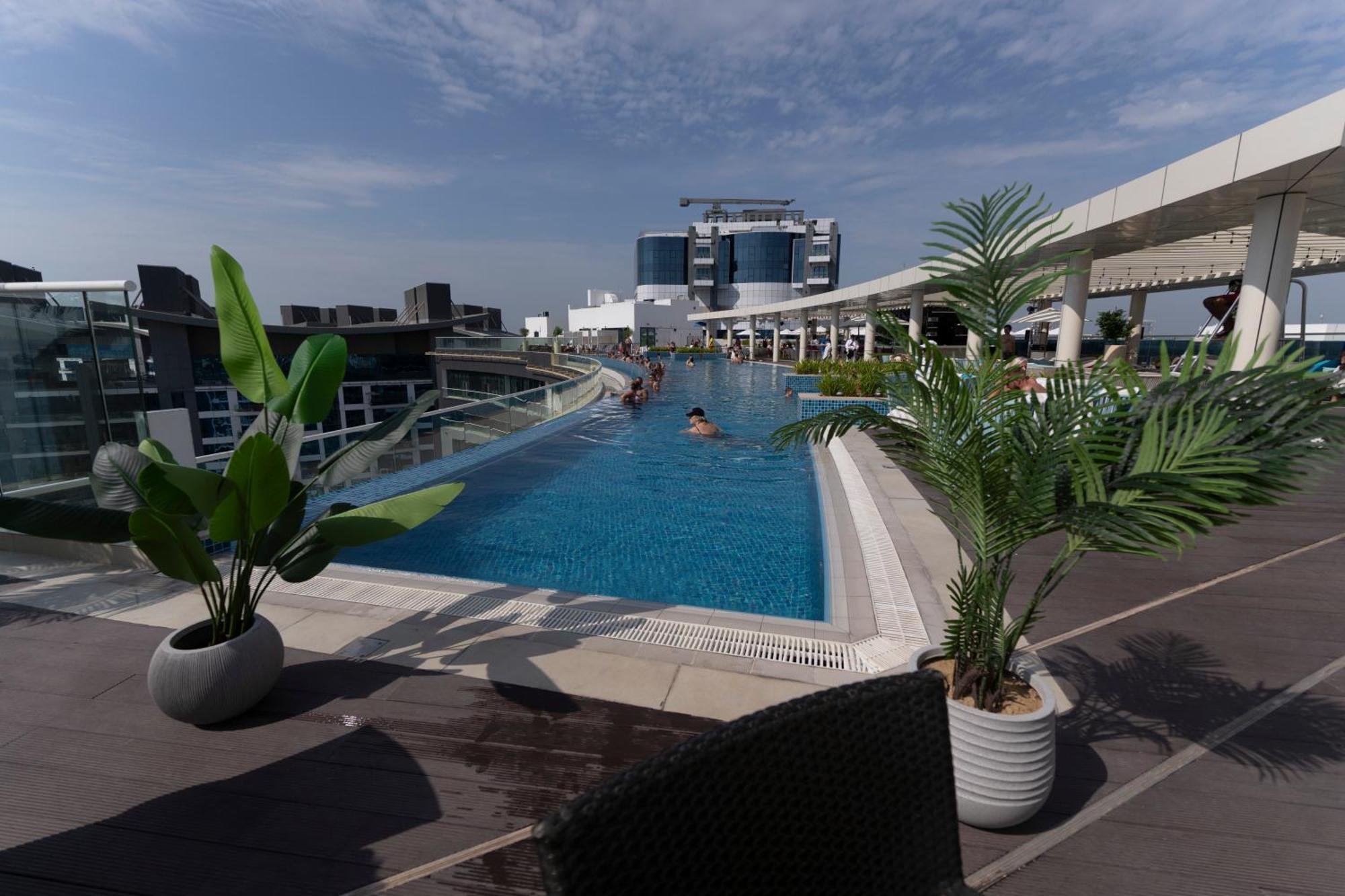 With Private Access At Palm Jumeirah Apartment *
