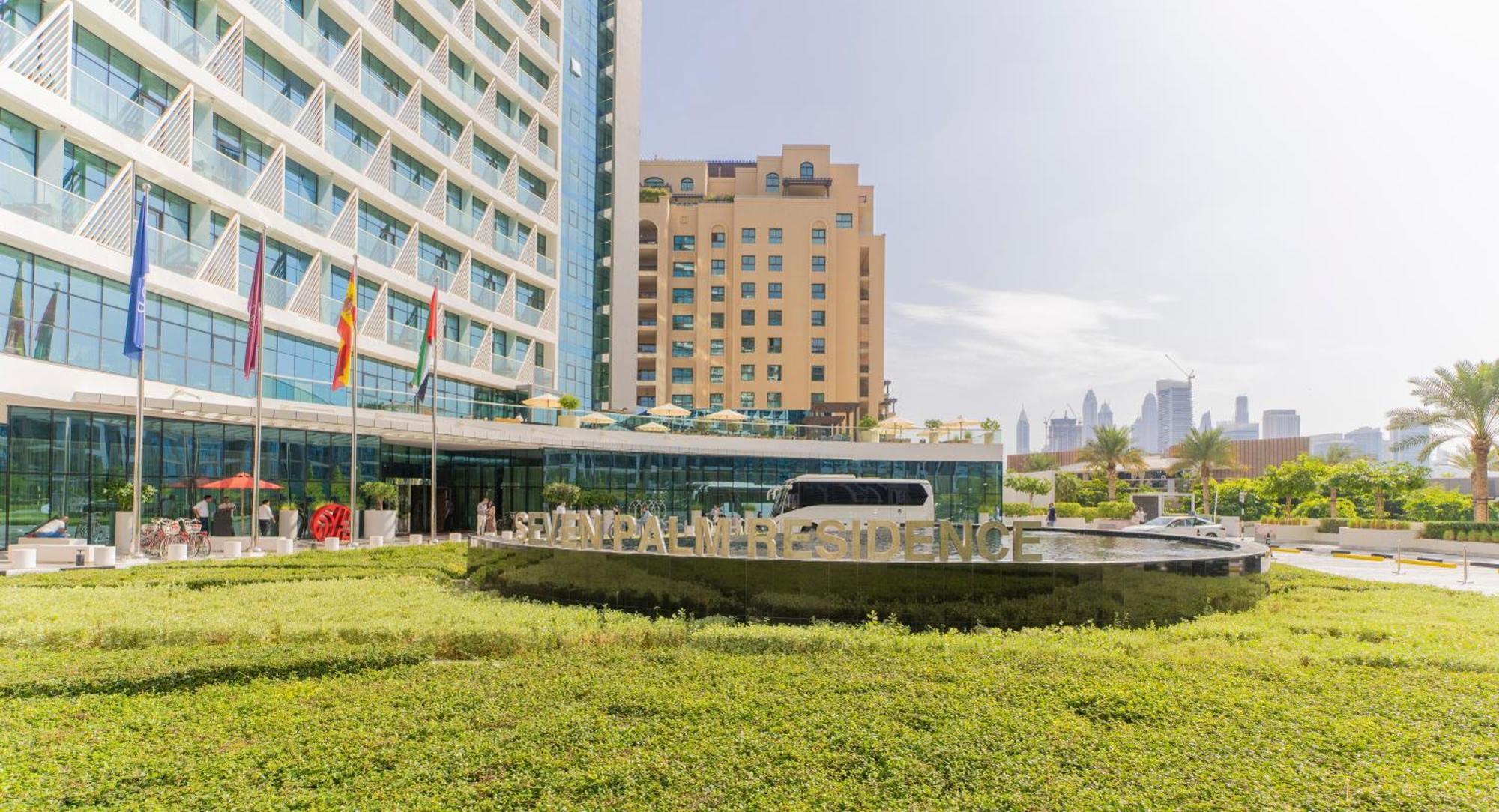 With Private Access At Palm Jumeirah * Dubai
