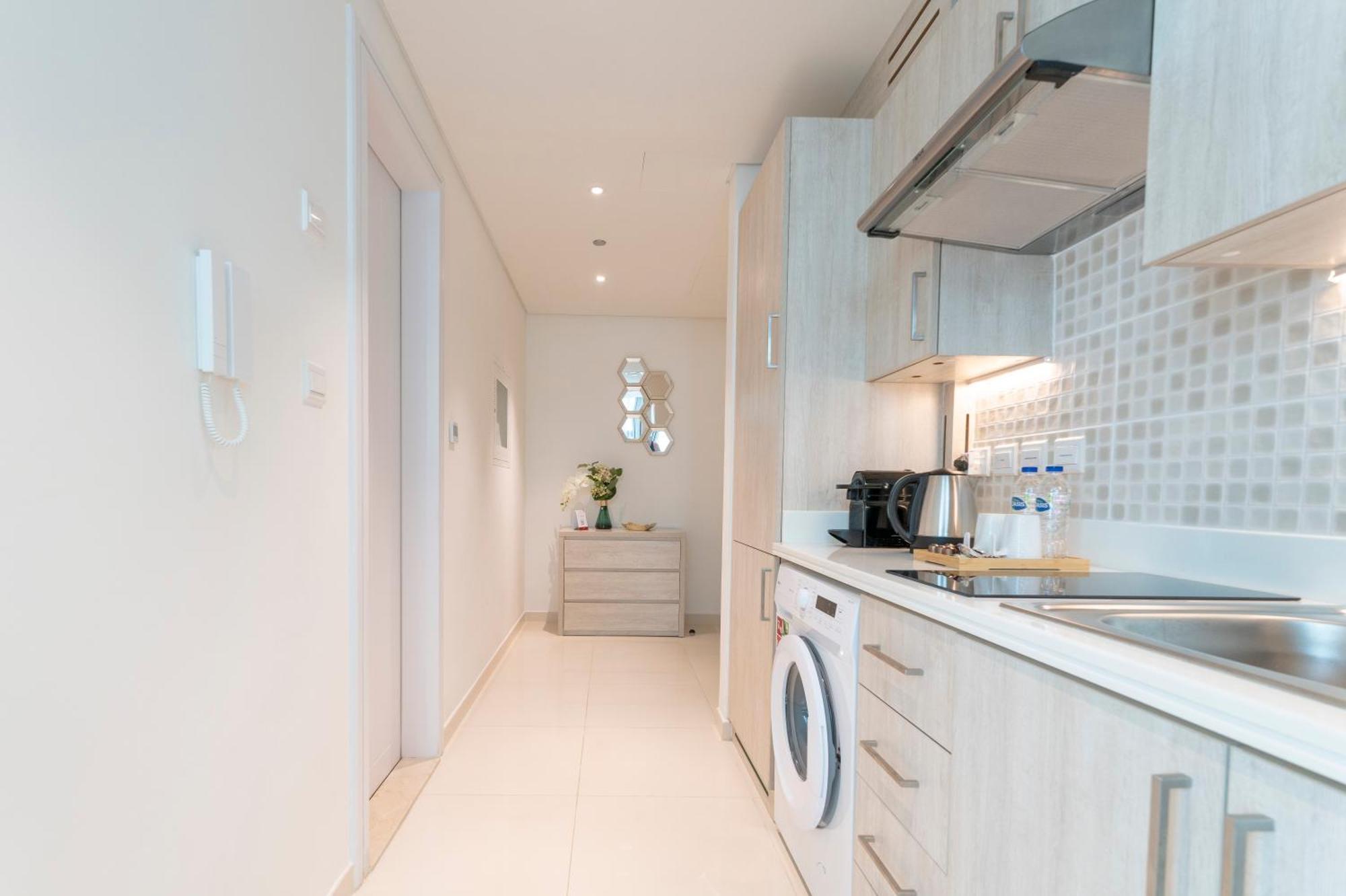 With Private Access At Palm Jumeirah Apartment Dubai