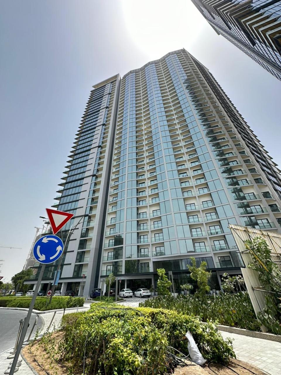 Apartment Easygo - Sobha Waves 1 Bedroom & Study Modern Dubai