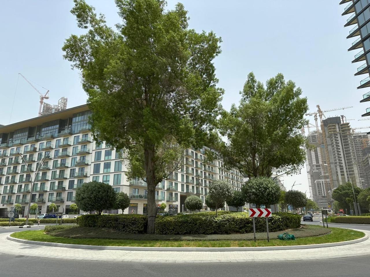 Easygo - Sobha Waves 1 Bedroom & Study Modern * Dubai