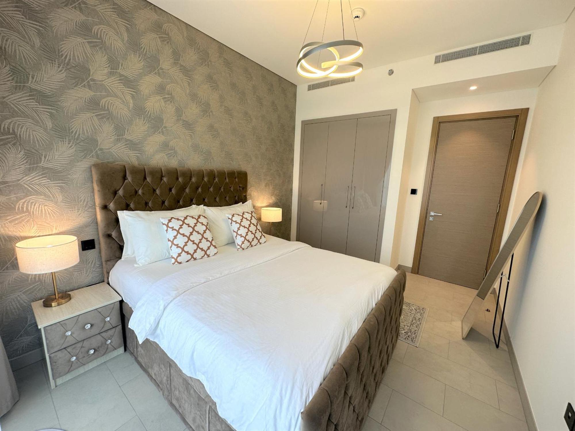 Easygo - Sobha Waves 1 Bedroom & Study Modern Dubai