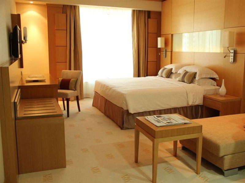Carlton Downtown Hotel 4*