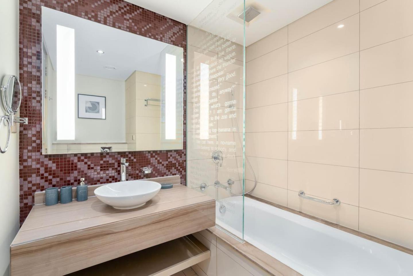 Apartment White Sage - Glamorous & Spacious 2br At Damac Paramount Towers *