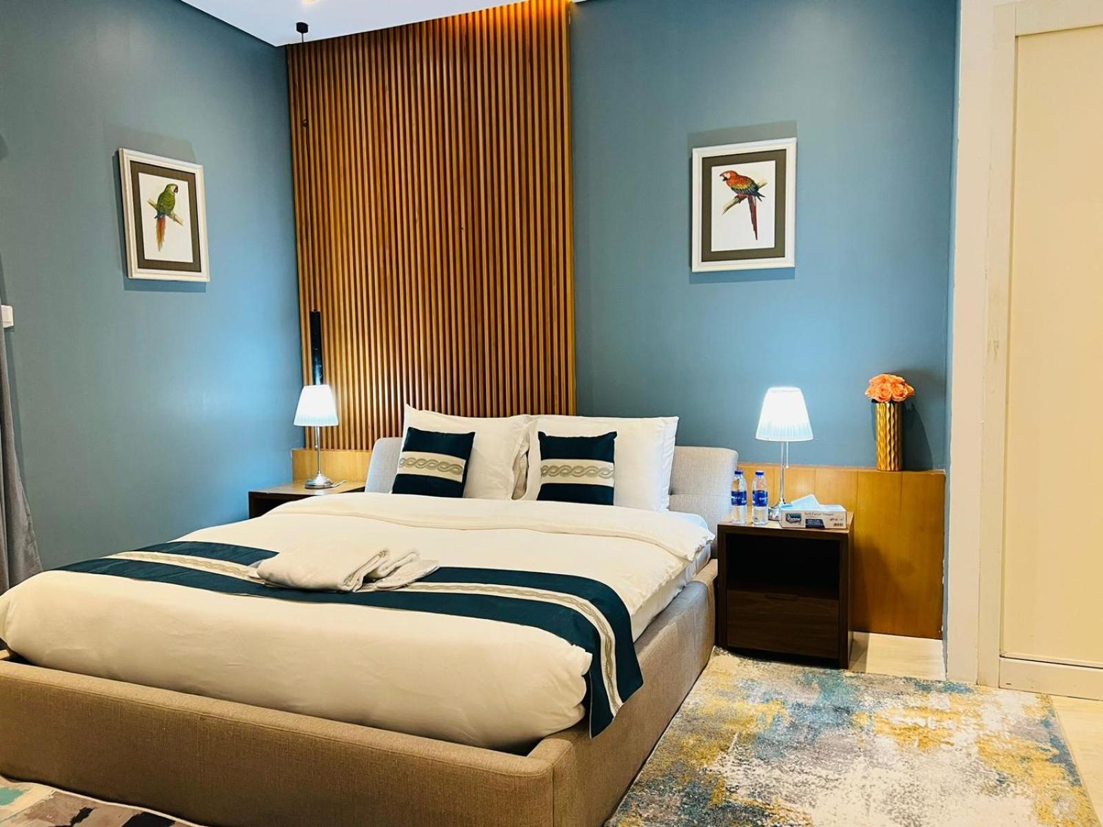 High Floor With Skyline & Burj Khalifa View 3 Bedroom Unit Marina Apartment