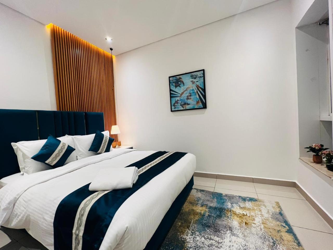 High Floor With Skyline & Burj Khalifa View 3 Bedroom Unit Marina