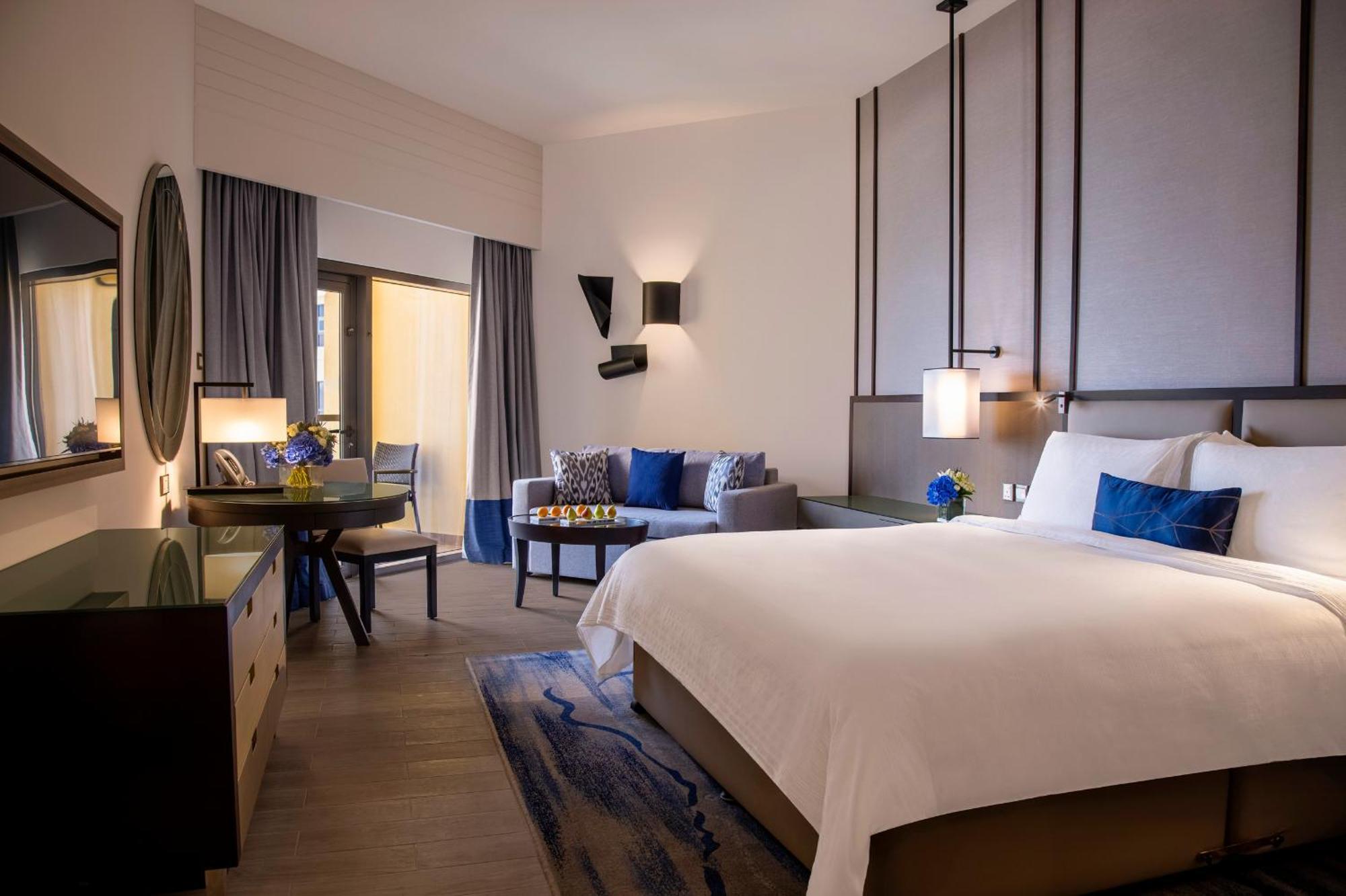 Amwaj Rotana, Jumeirah -