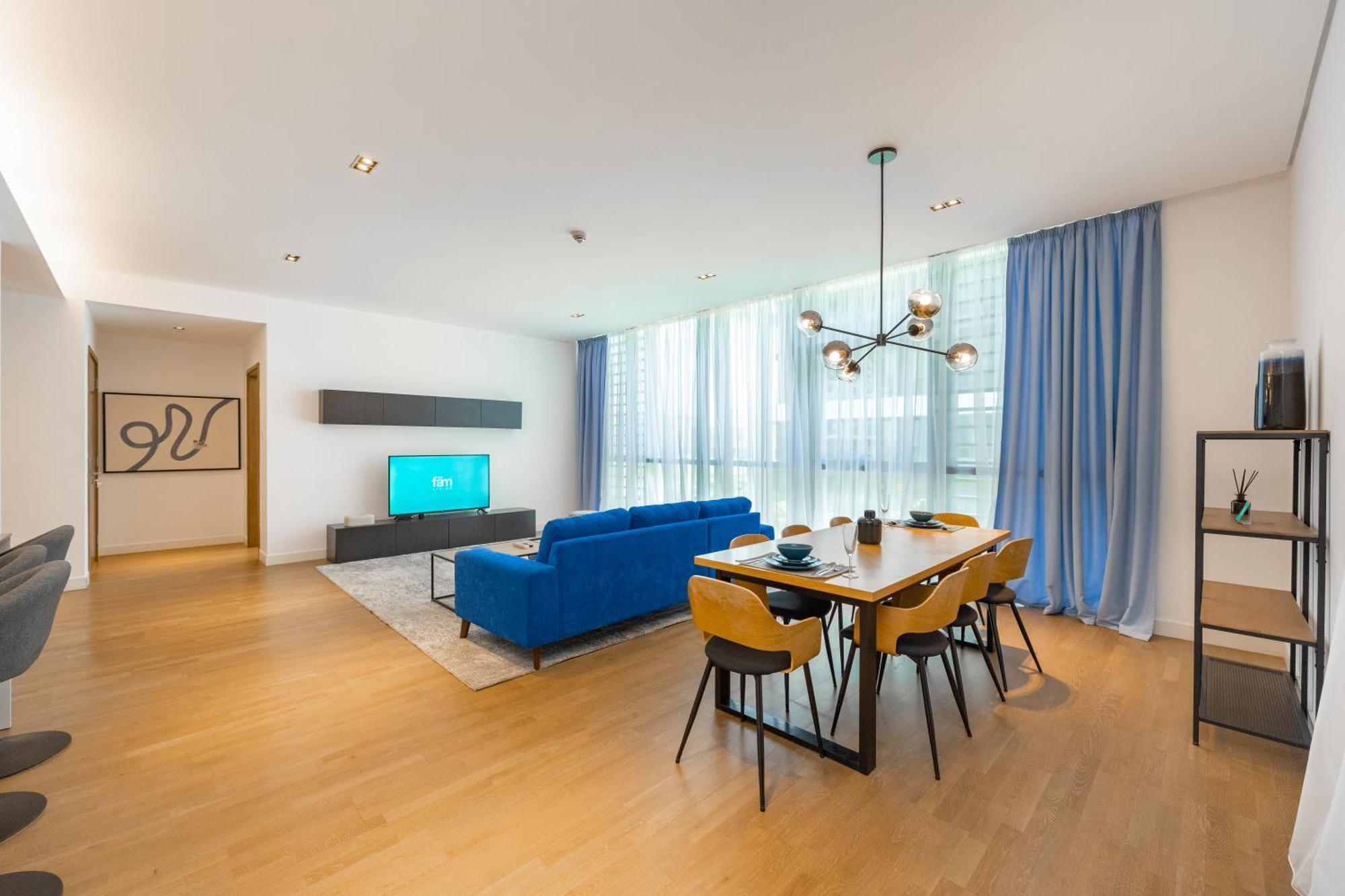 Fam Living - Walk - Urban Staycations *