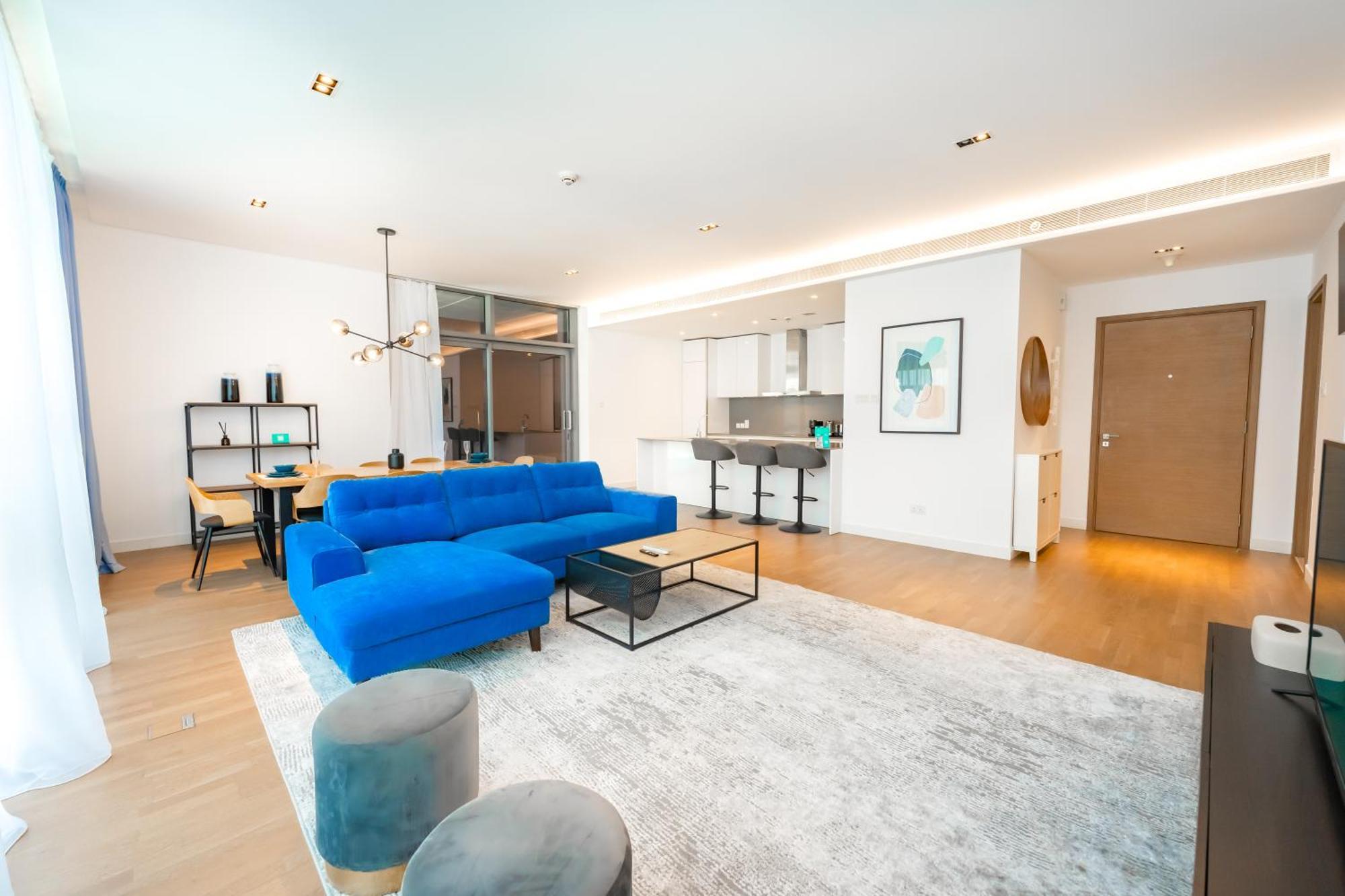 Fam Living - Walk - Urban Staycations